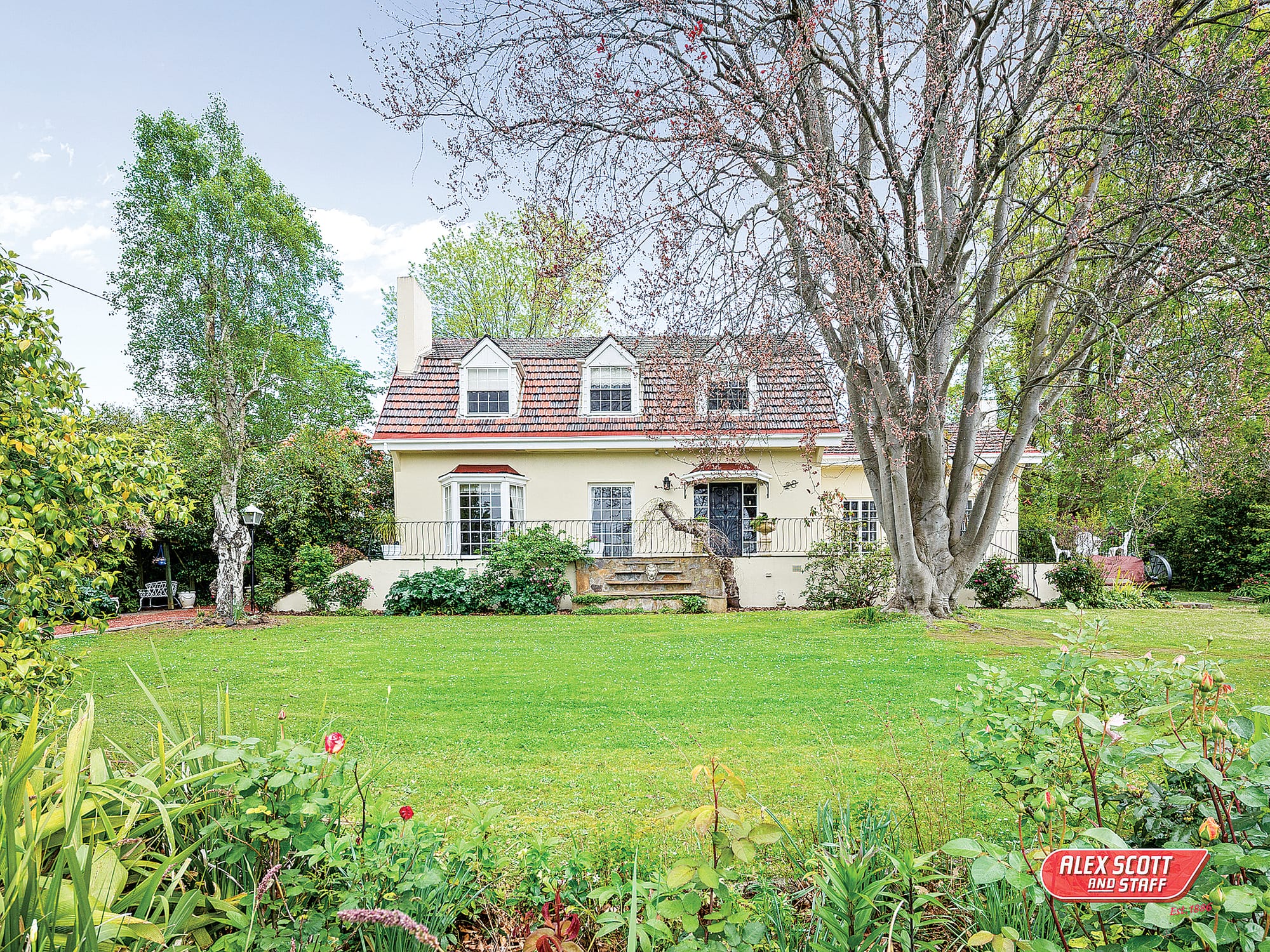 Iconic Leongatha residence - spacious block - superb location