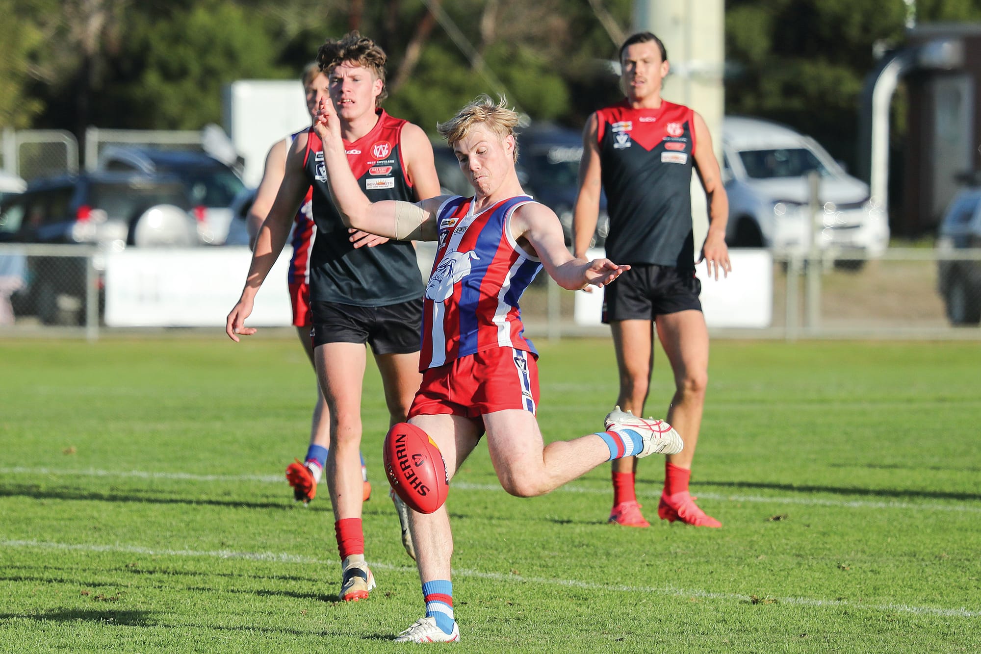 Charlie Bruce takes control of play for Phillip Island. 