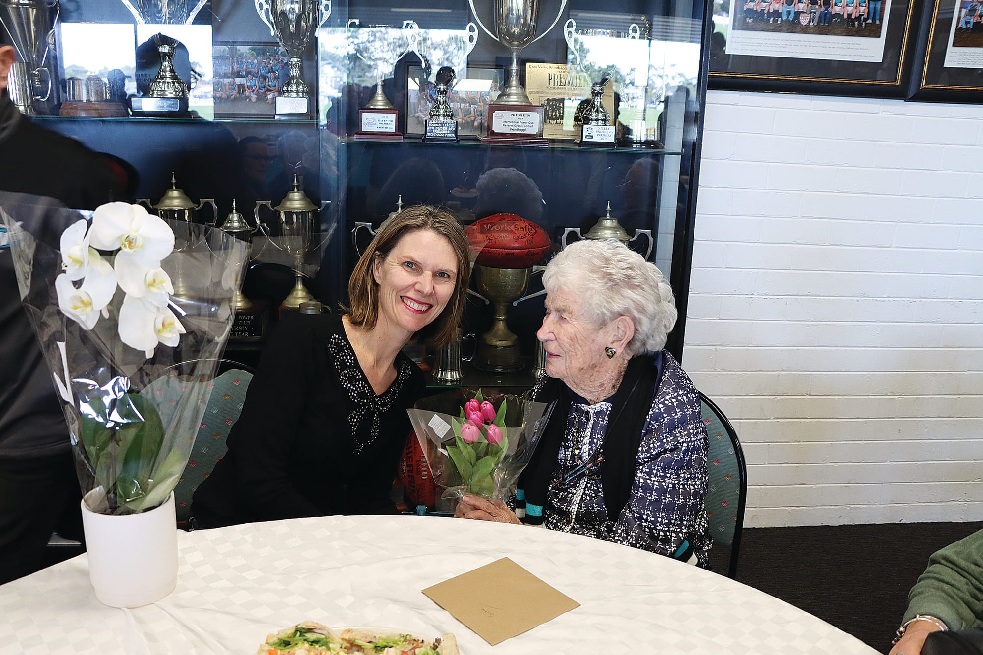 Bass Coast Council CEO Ali Wastie acknowledges Sadie Hanley’s local contribution. A23_2523