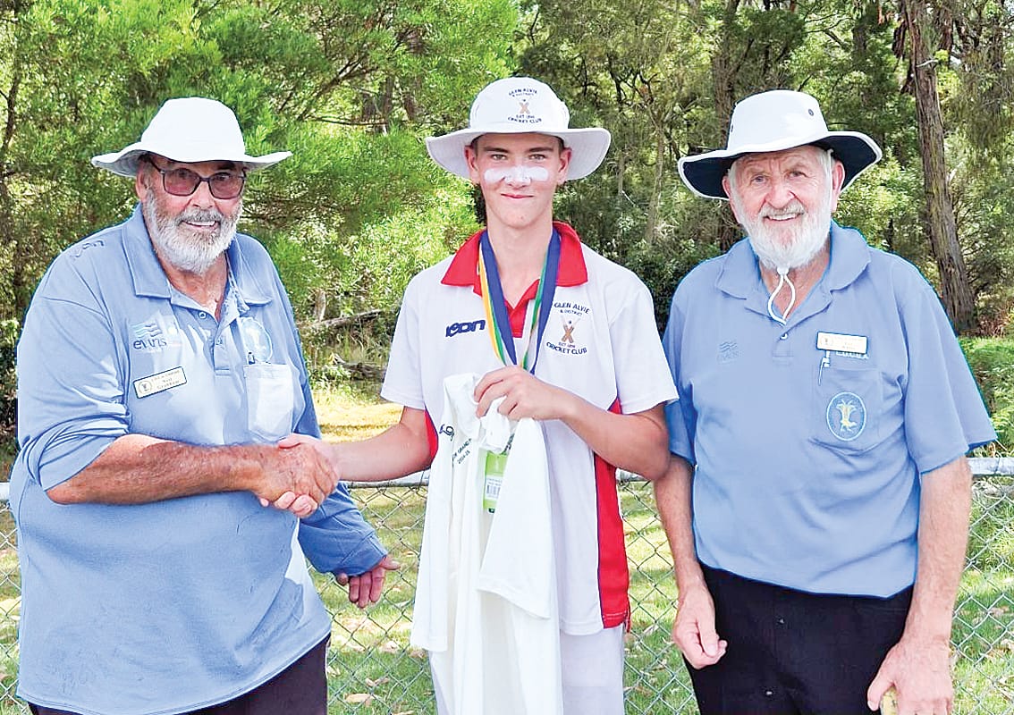 Archie Donohue was named Player of the Match in Sunday’s U15 Grand Final with Neil Grabham and Les White.
