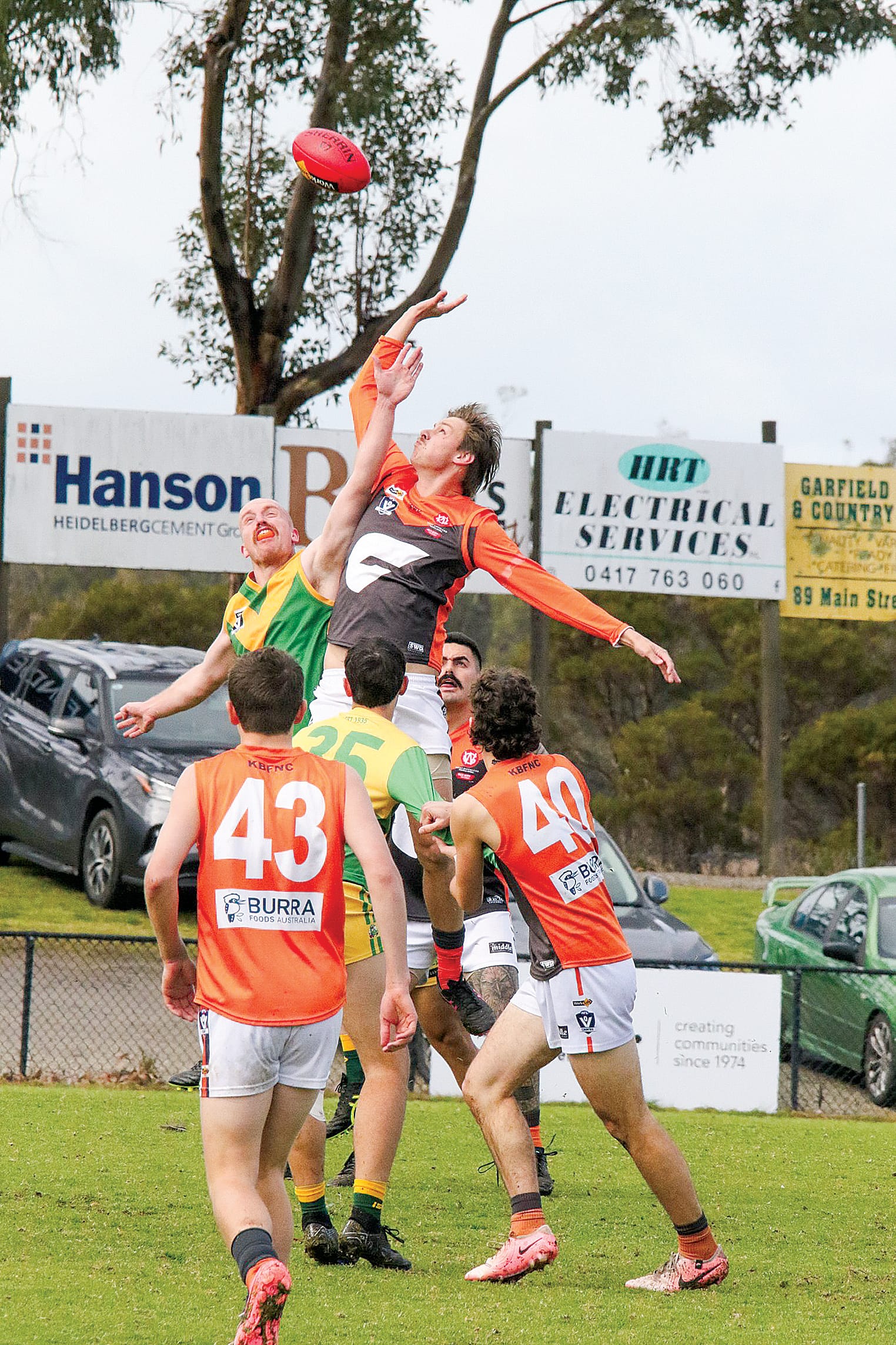 Giant’s reserves Jack Donohue and Zachary Barrett waiting for the tap down.
