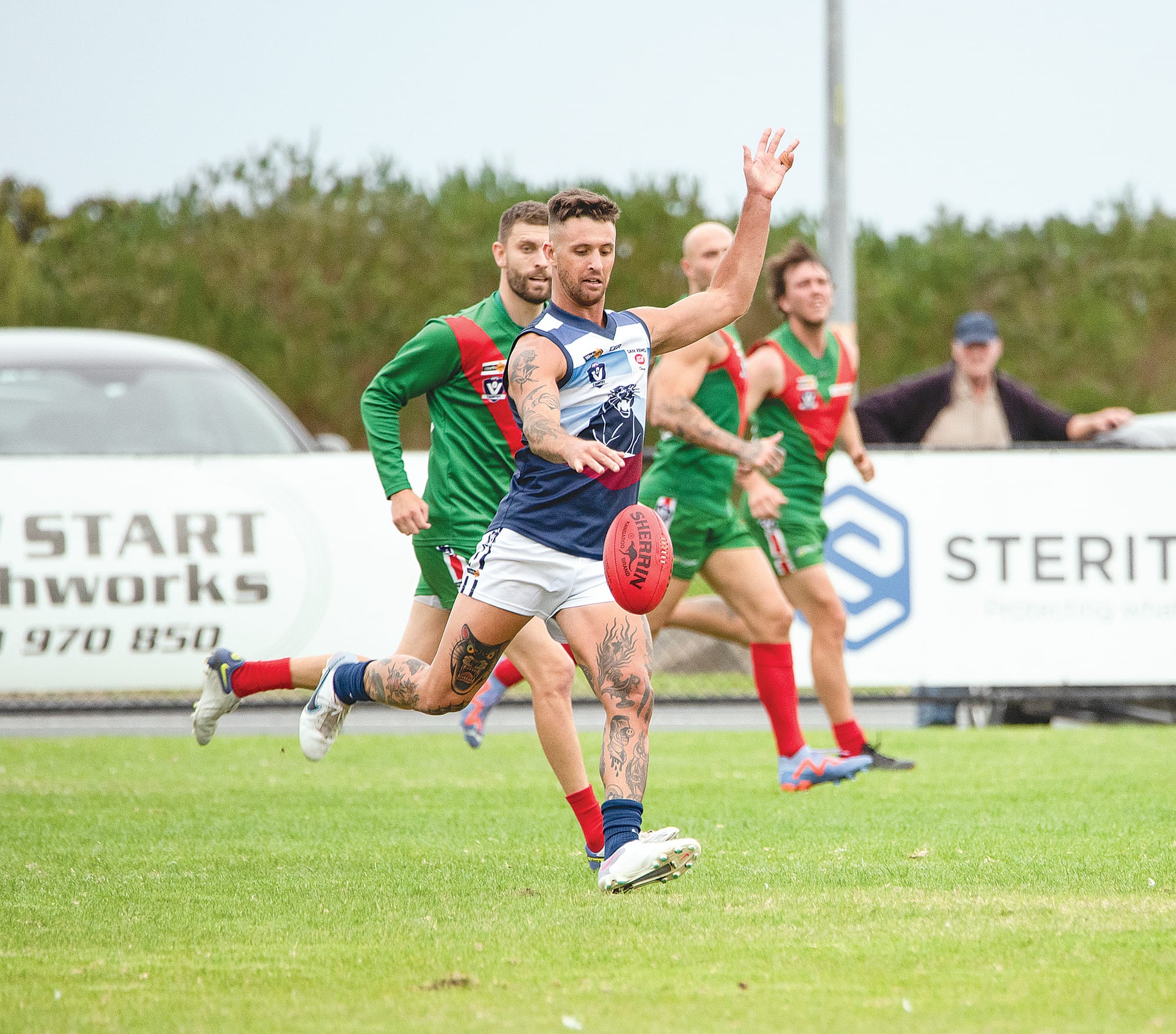 Jayden Gee boots it long as Tooradin swarms.