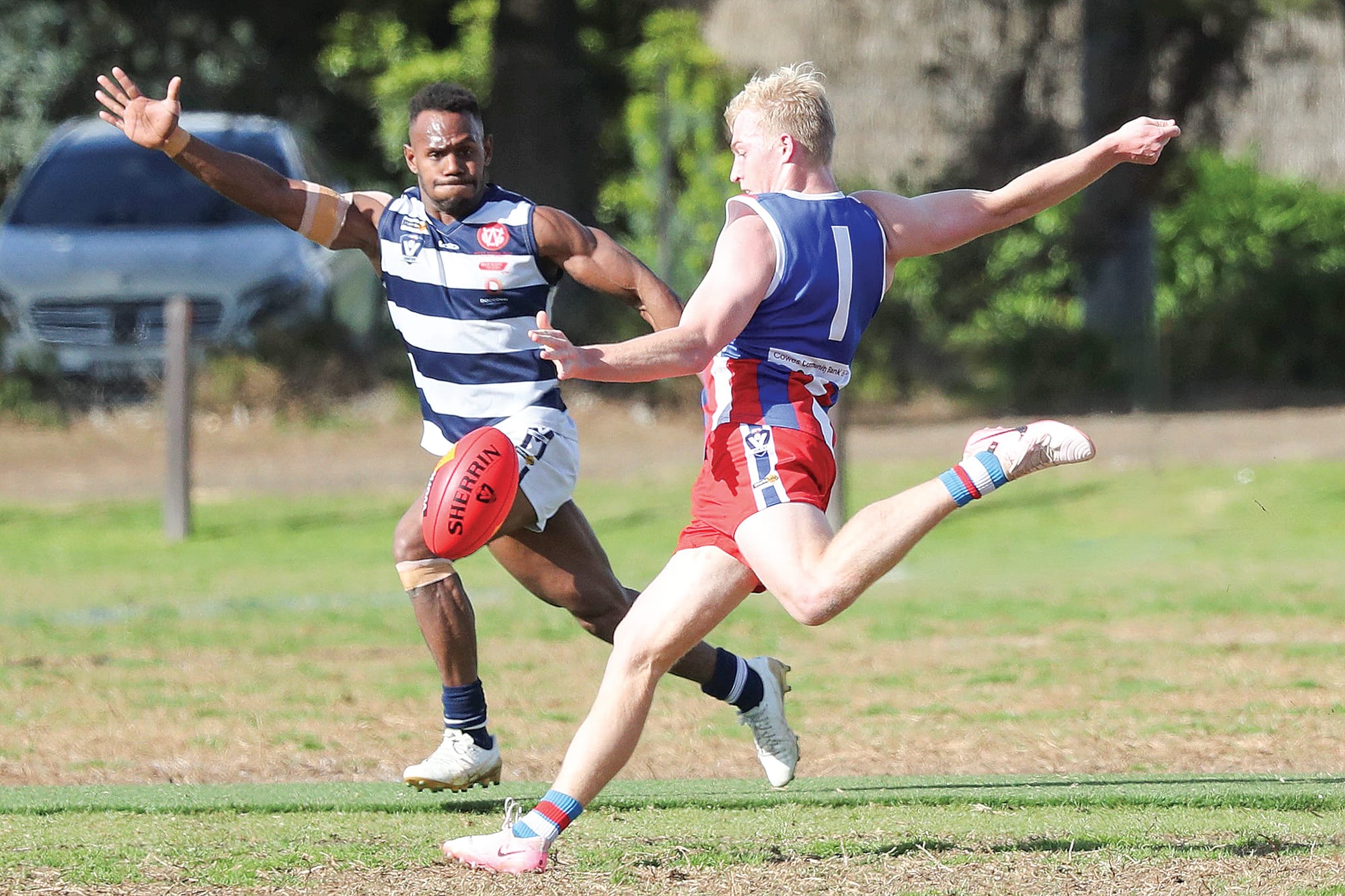 Hayden Bruce boots the Sherrin down the field. Photo: Carol Ratcliff.
