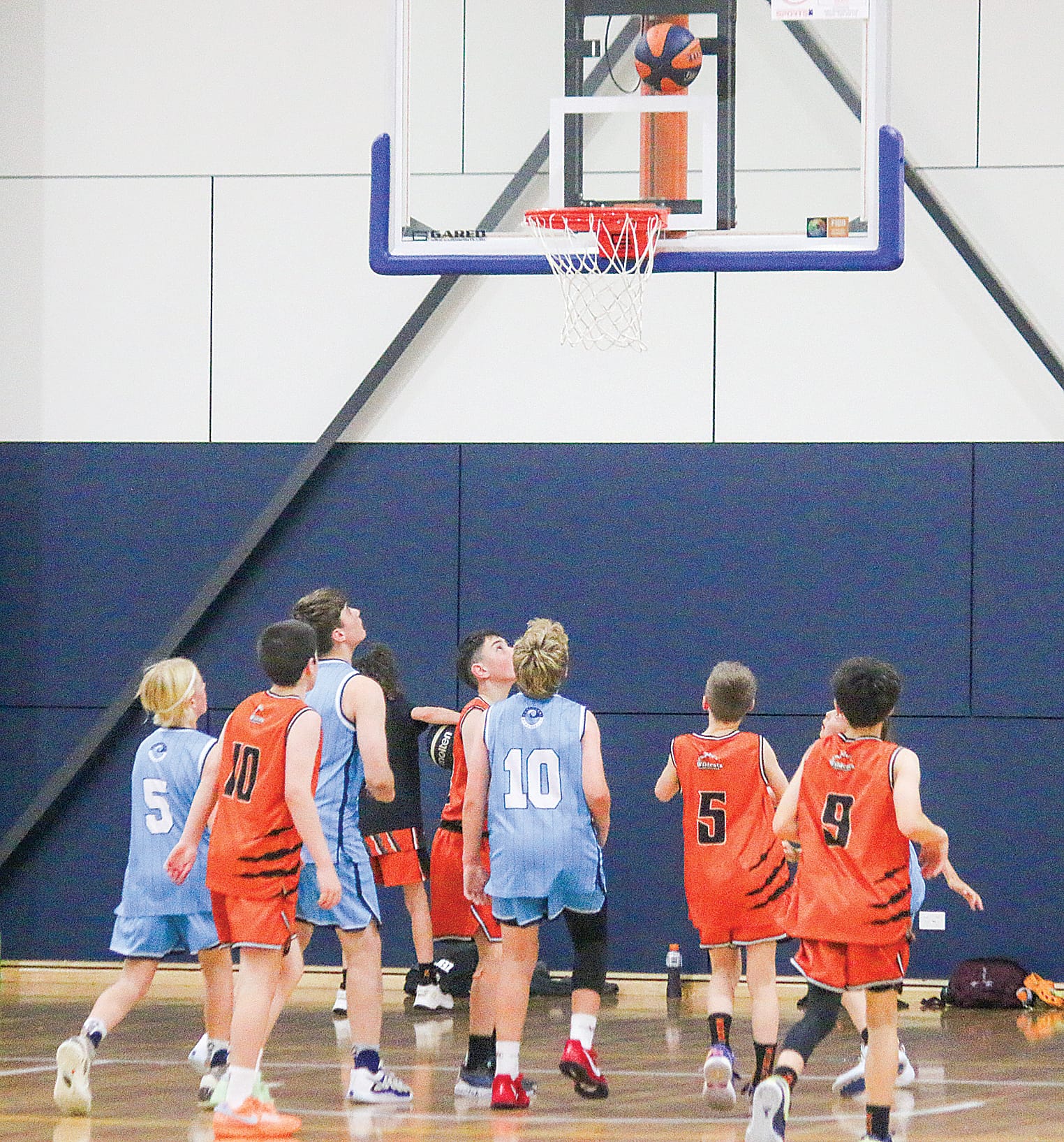 Rahvi Butcher for the Coasters banks another one in from close range. ob18a_4324