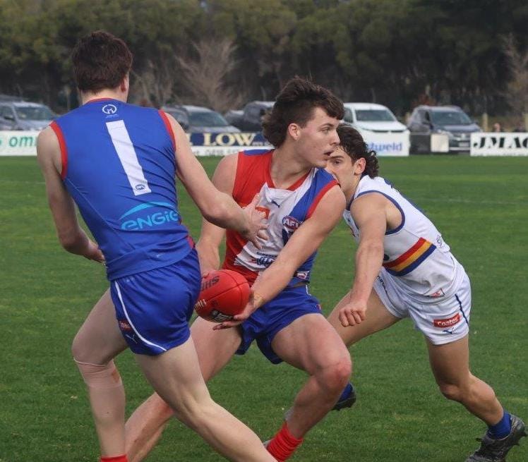 Harry Scott gets through the traffic for Gippsland Power against Eastern Rangers.