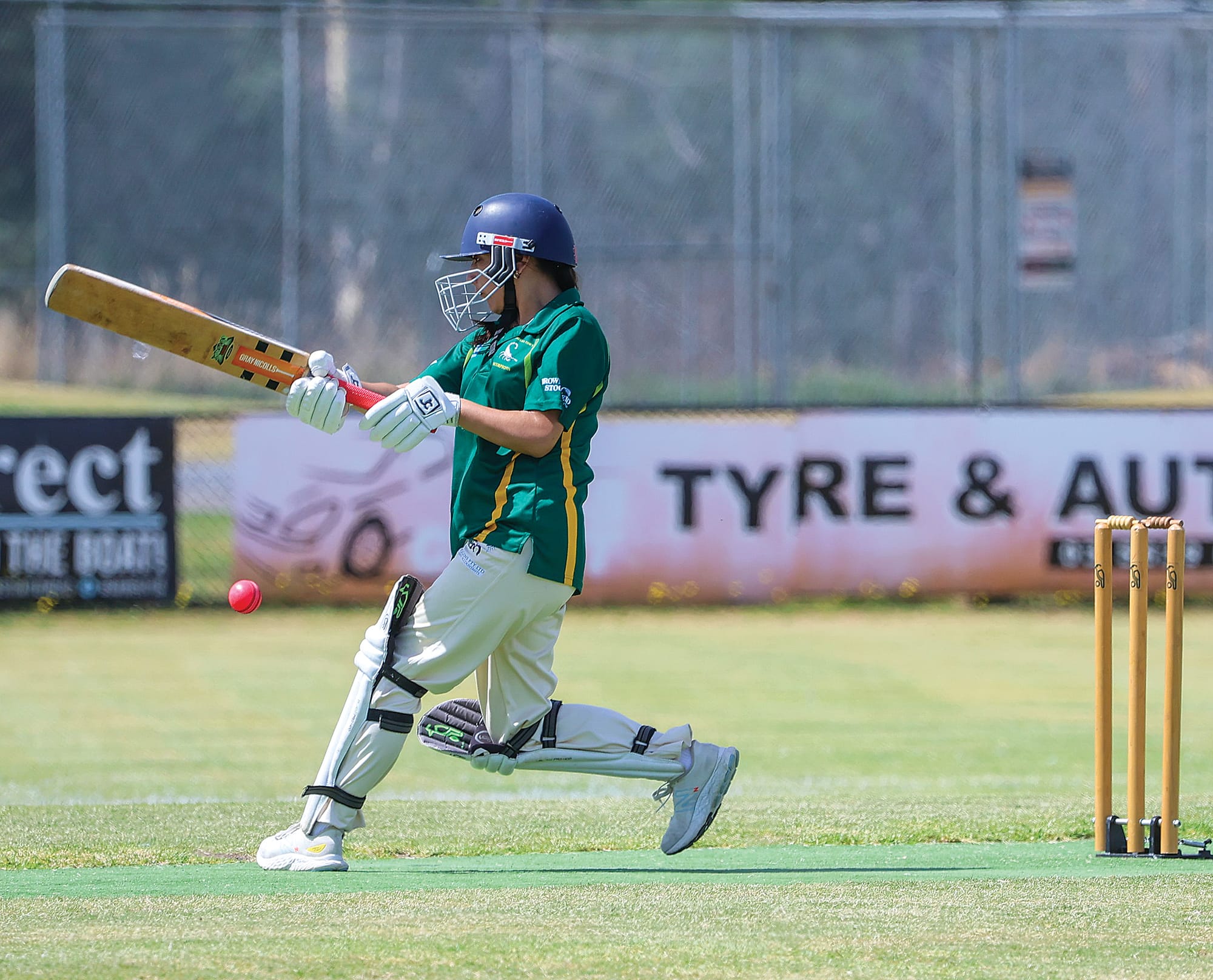 Alyssa Edwards played a supportive role in a partnership with Sarah Knox of Leongatha Town at Bass on Sunday.