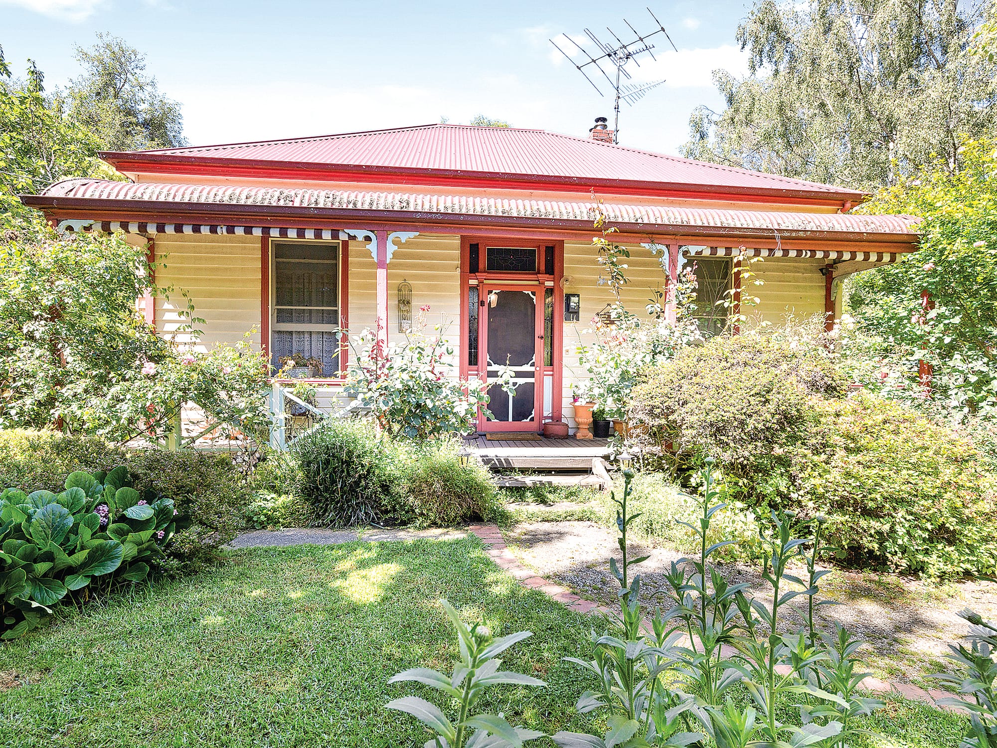 “Wit’s End” Magnificent Victorian Cottage on over Half-an-Acre of Impressive Gardens in Loch
