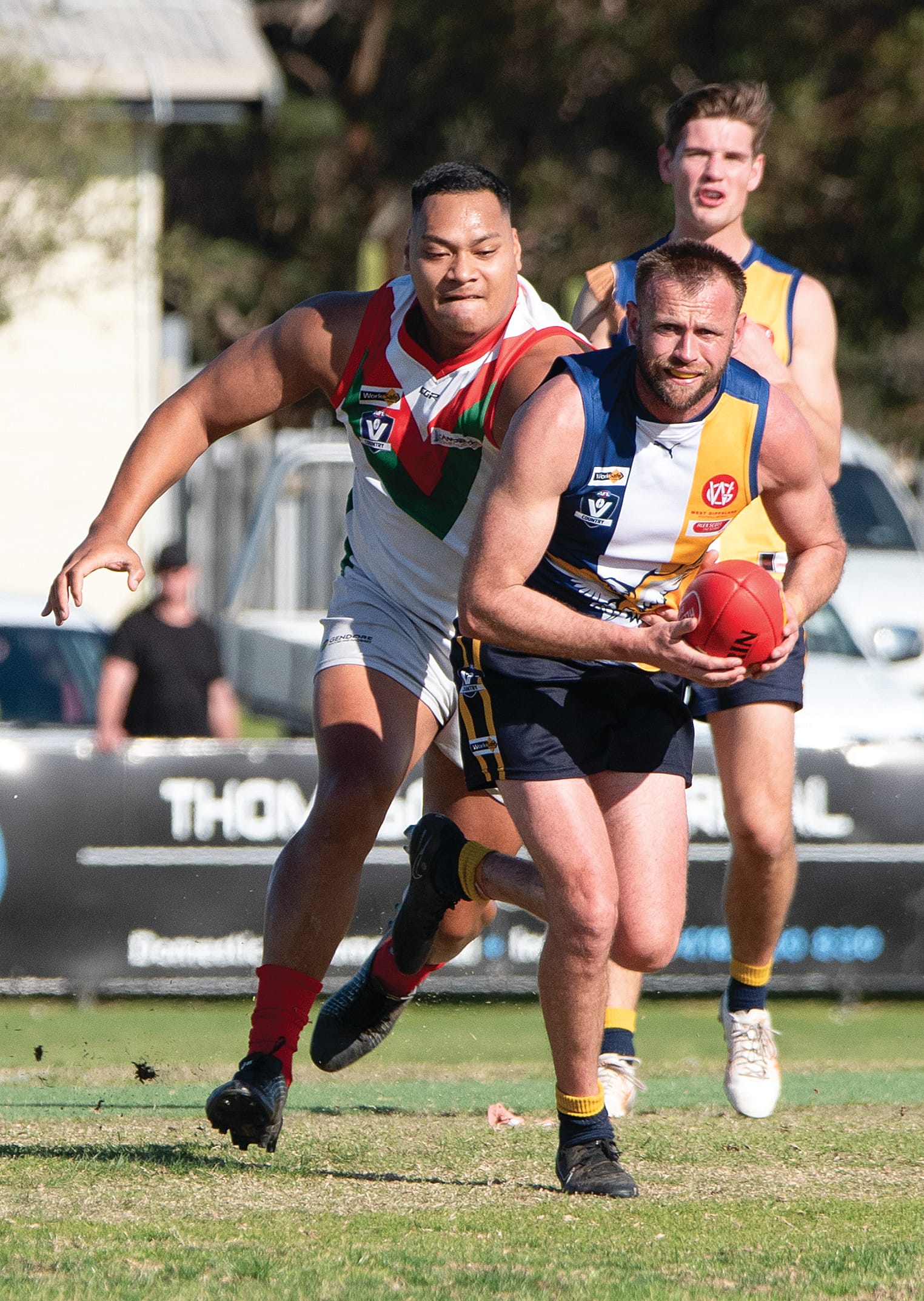 Tom Hams runs clear of his Tooradin-Dalmore opponent and looks forward for IK. Photo: Anna Carson.