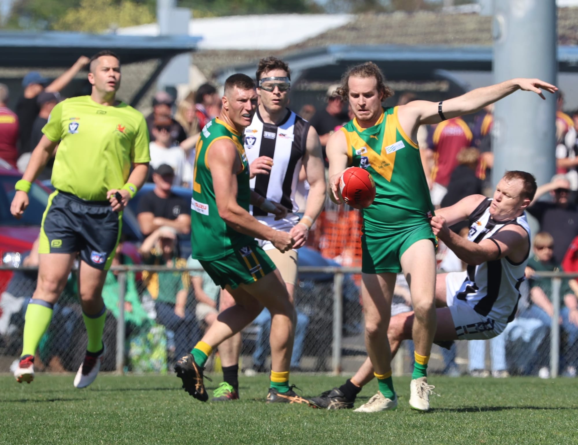 Parrots Reserves swoop on a piece of football history