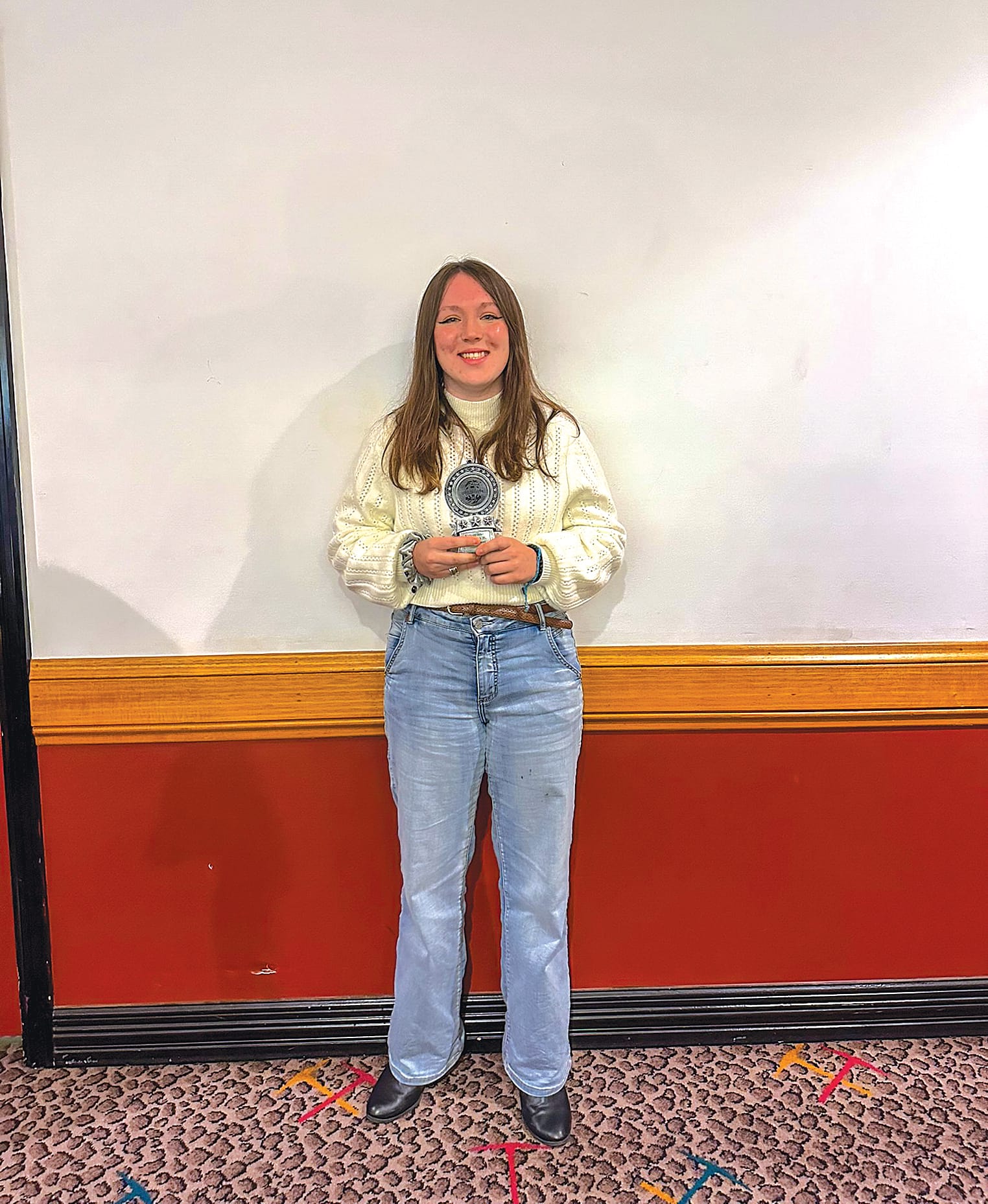 Tanna Goding (Coach’s Award – Under 15 Girls) collected her trophy after a competitive season.
