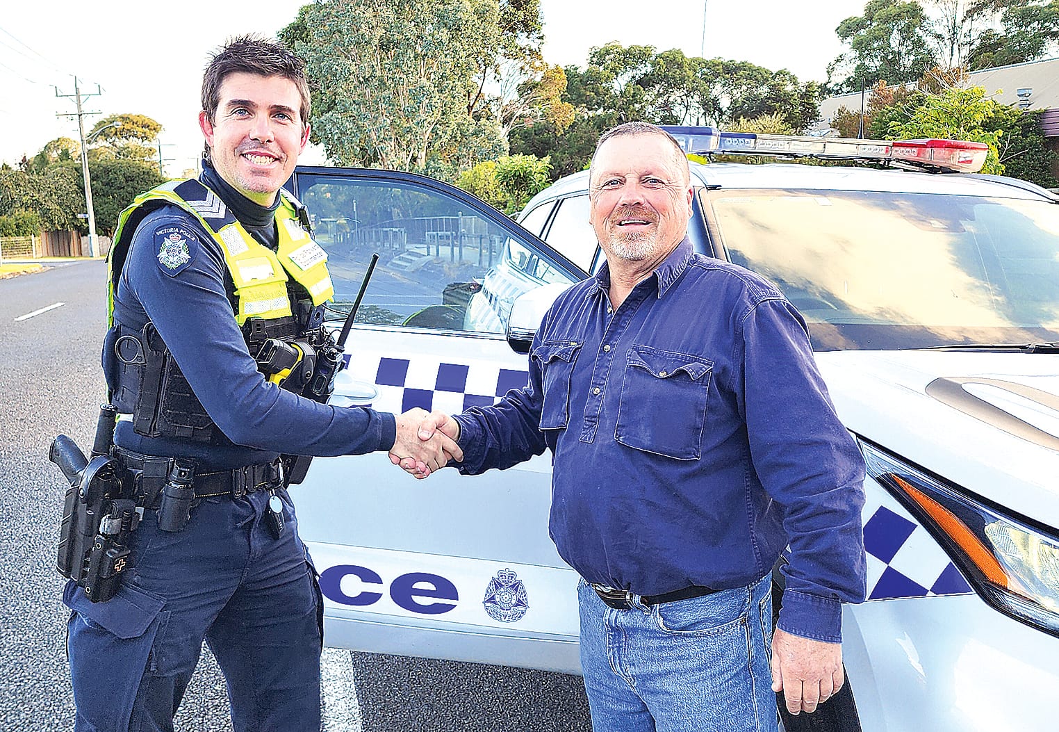 Local sergeant Ryan thanks Billy, who was one of a number of local residents who assisted police during Sunday’s ordeal near Wonthaggi North Primary School.