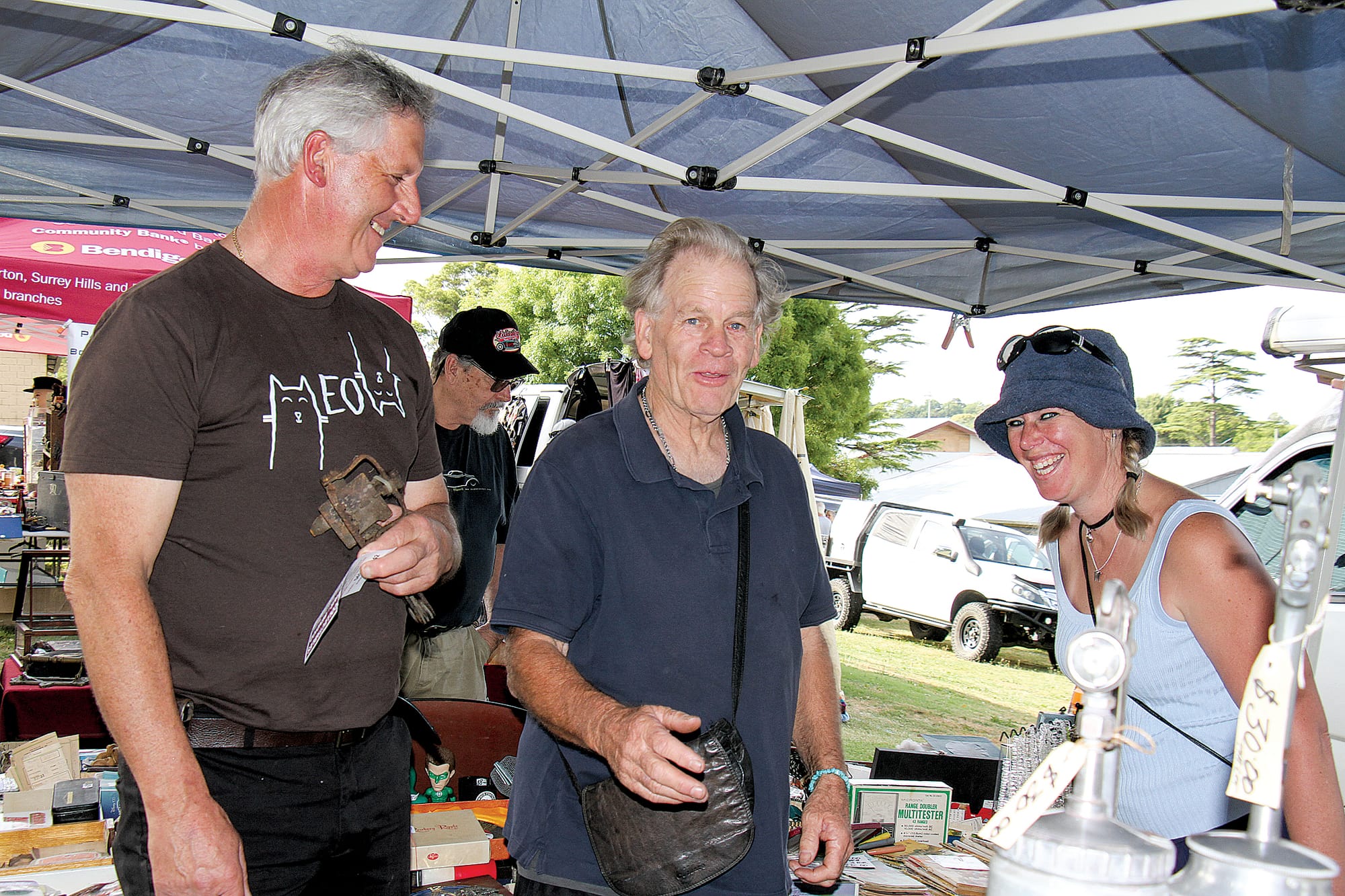 Dino and Melanie with stallholder Terry at the Korumburra swap meet. B140_0225