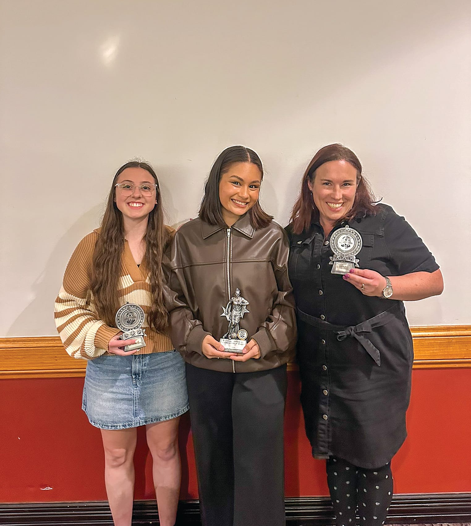 Cloe Booth (Most Improved), Aaliyah Trevethan (MVP), and Ailsa Goding (Coach’s Award) proudly accepted their senior women’s awards.
