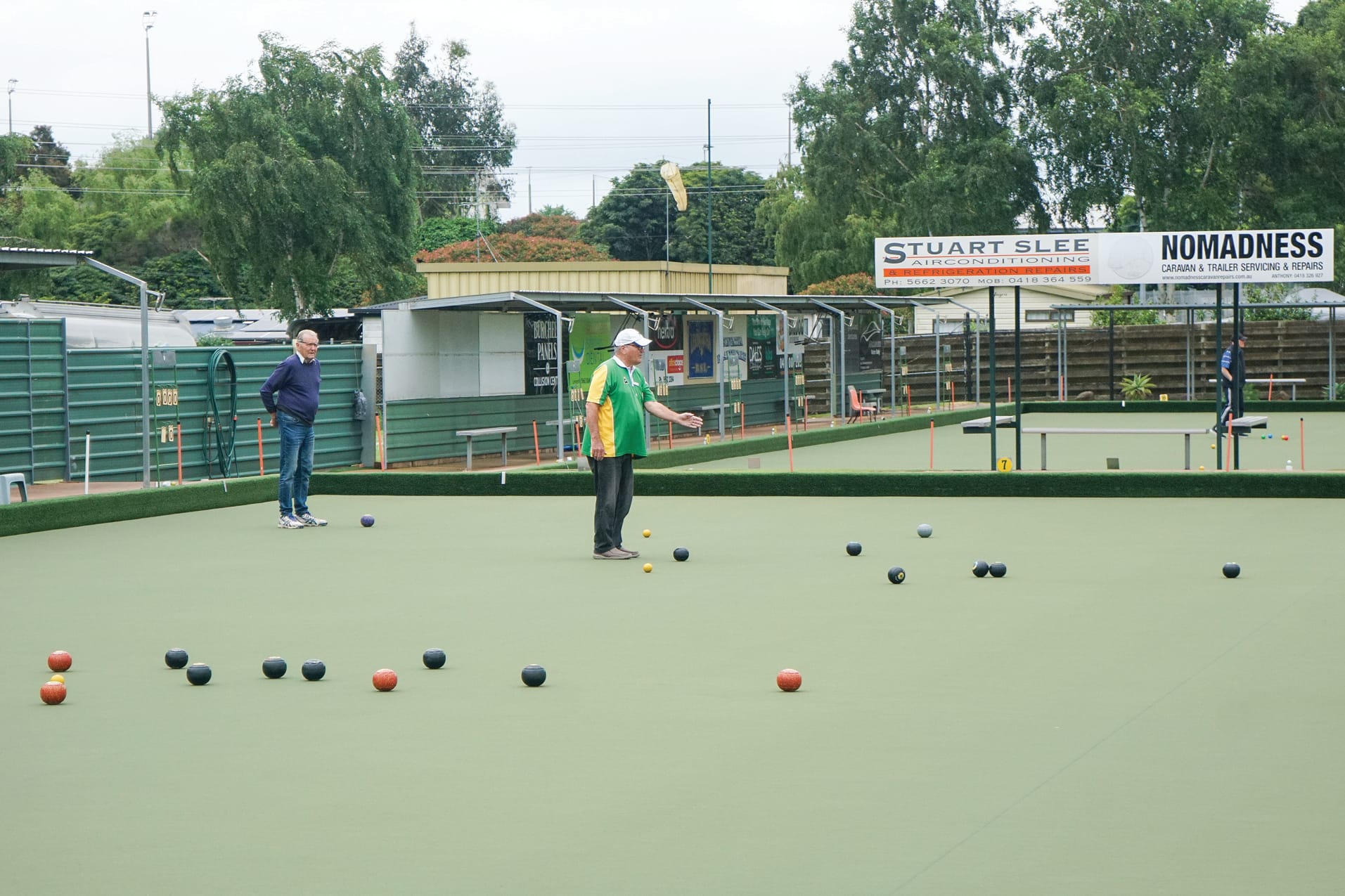 Club members were giving lots of tips and instructions to attendees. Ns24_4823