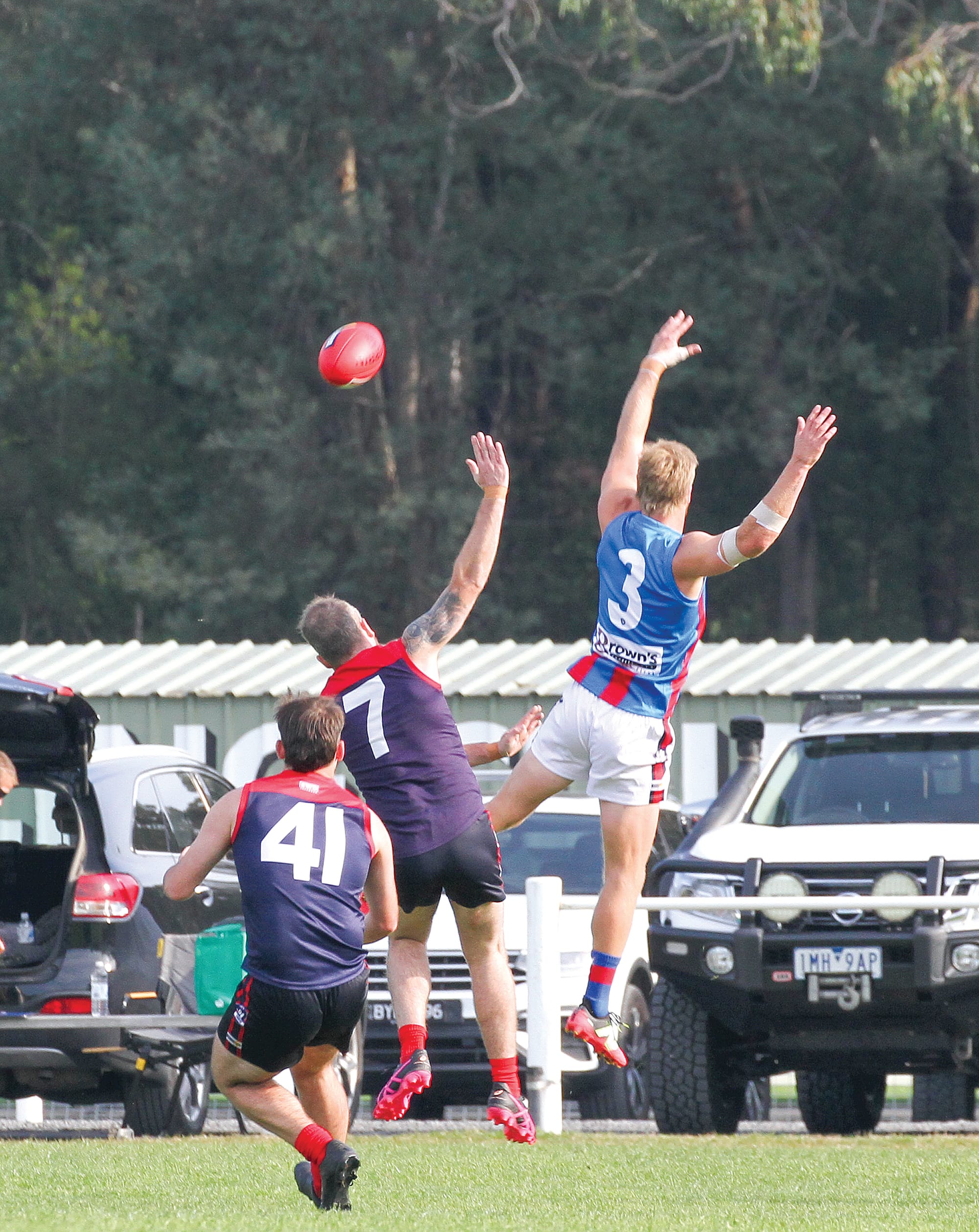 Boolarra’s Shaye Walsh reaching high with MDU’s Caleb Bell. B28_1825
