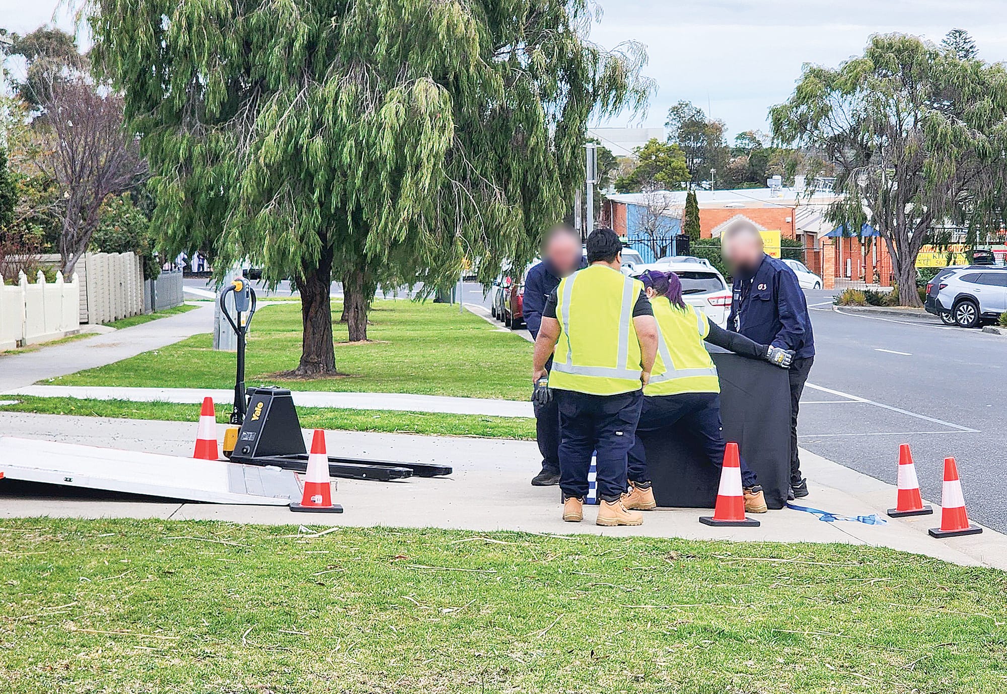 Delivery of machete bin doesn't quite go to plan in Wonthaggi