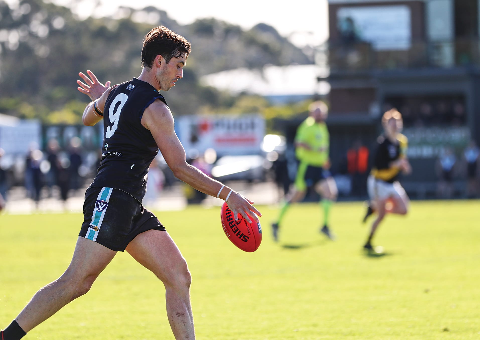 Tim Knowles pushes the ball down the field against
Morwell. C77_3122