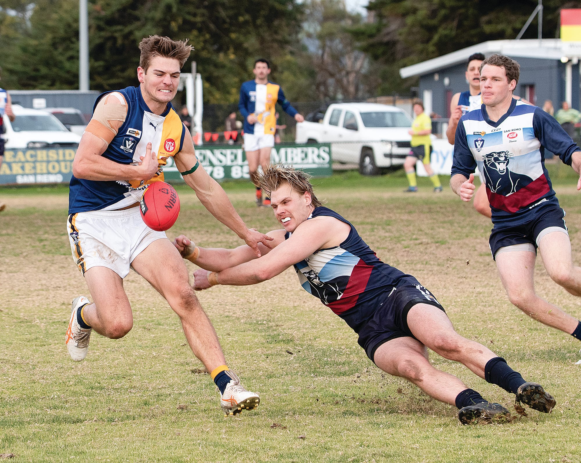 Tate Short fends off Lochlan Scott as both tusstle for possession of the ball in IK’s forward line.
