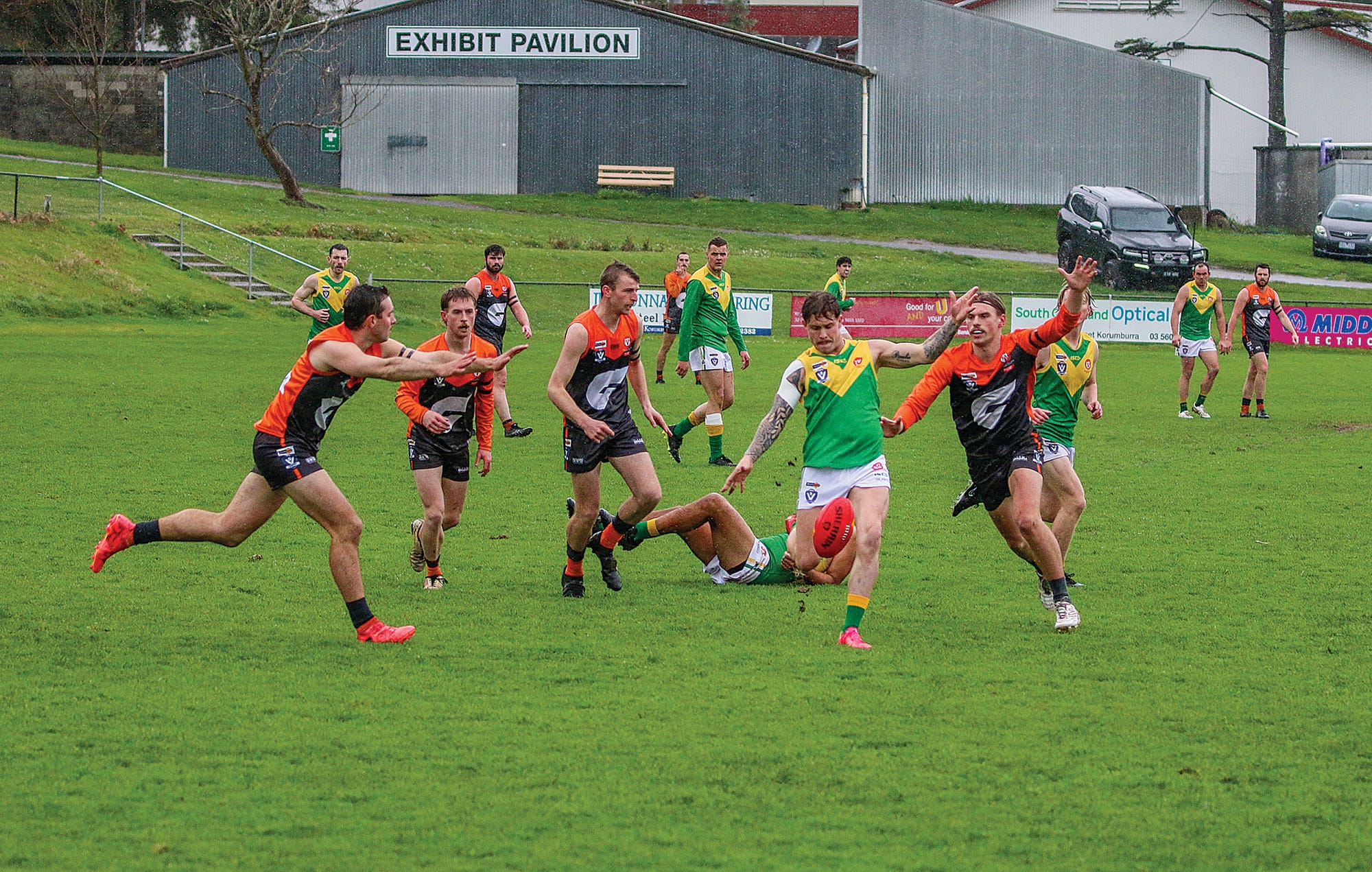 Korumburra-Bena players flank their Garfield opponent to try and thwart the kick. ob19_3124
