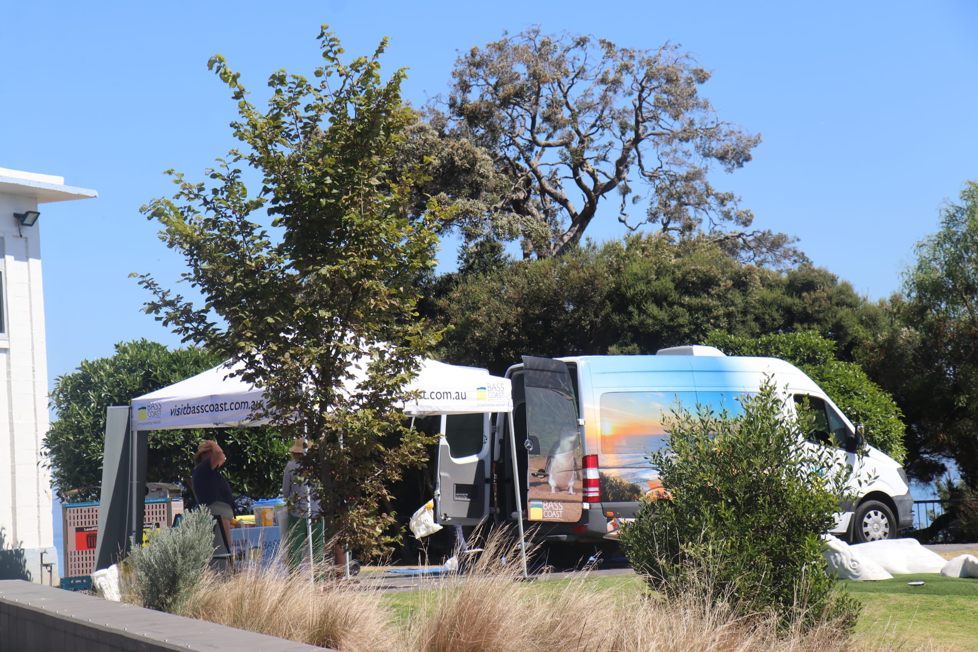 Destination Phillip Island, Bass Coast Shire Council and other local businesses joined to clean up Cowes on Monday afternoon, collecting rubbish from the foreshore to dispose of it appropriately. 