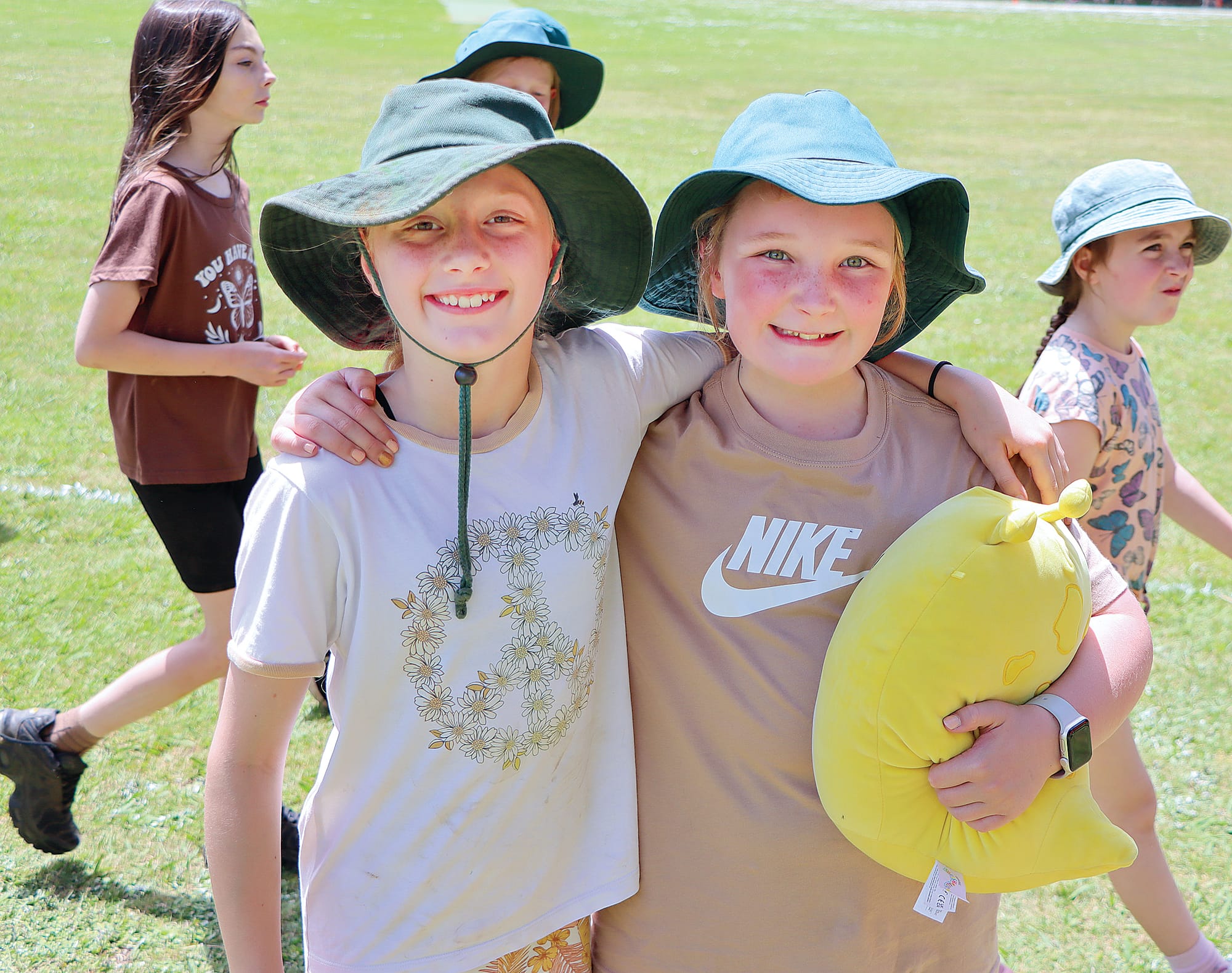 Grade 4 Leongatha Primary School students Harper and Ivy. A21_4823