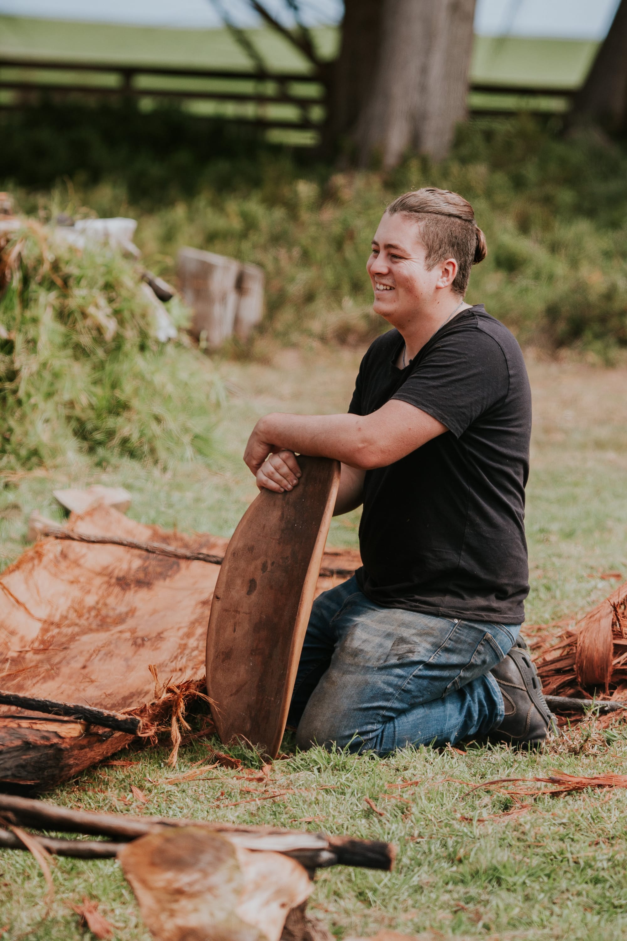 Creating a traditional Stringy Bark Canoe