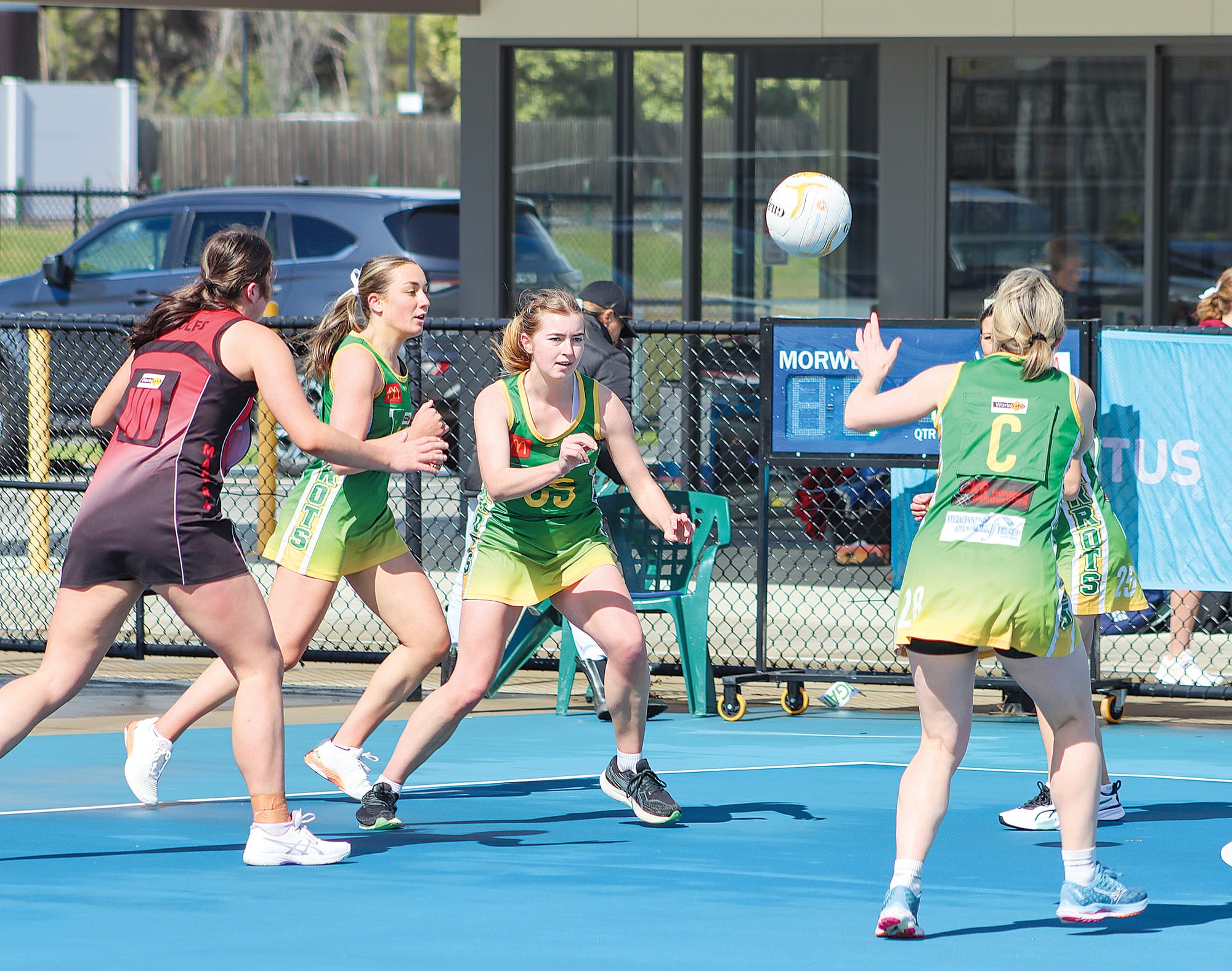 Leongatha’s Lily Hume passes the ball to Tegan Renden. A22_3723