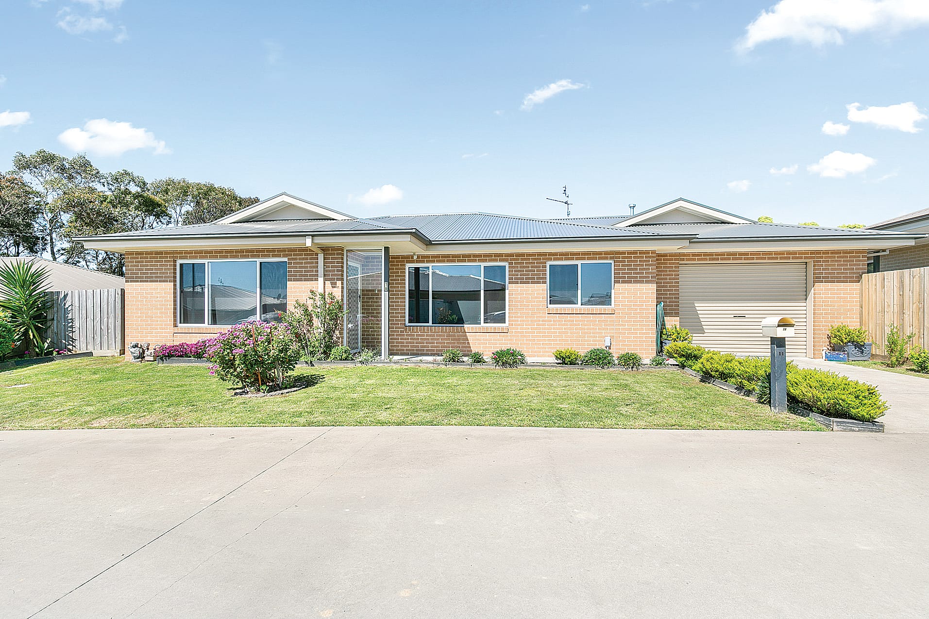 Quality, contemporary units nestled in the rolling hills of Korumburra, enquire now about our brand new three-bedroom unit and start your journey towards a fulfilling retirement.