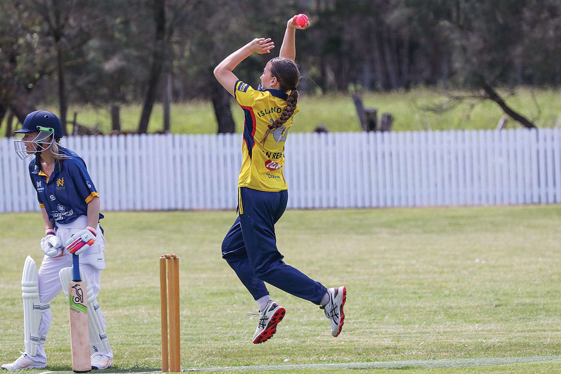 Phillip Island’s Sienna Macmillan bowling against Wonthaggi. Z43_4424
