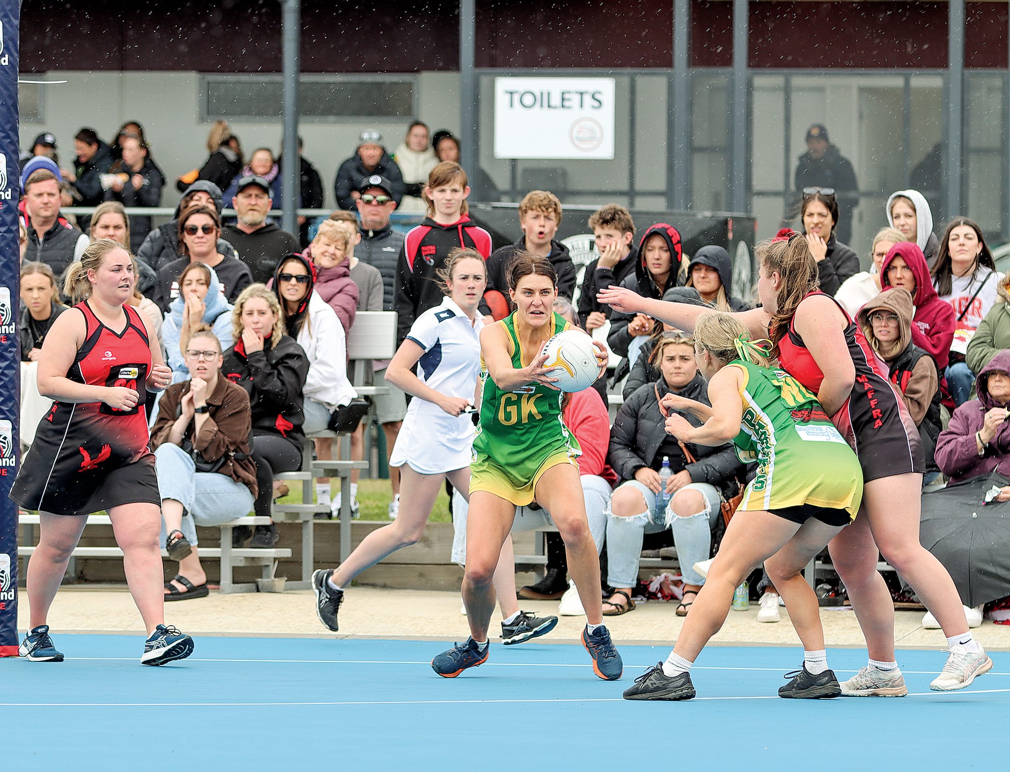 Winning C Grade skipper Ash Payne has the ball in hand.  A24_3822