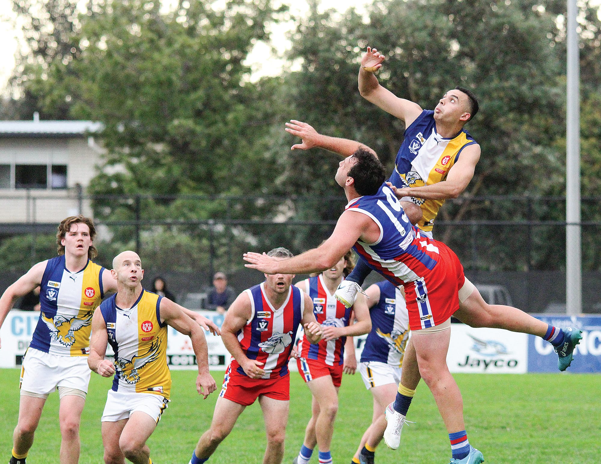 Island dogged down as Inverloch swoop in