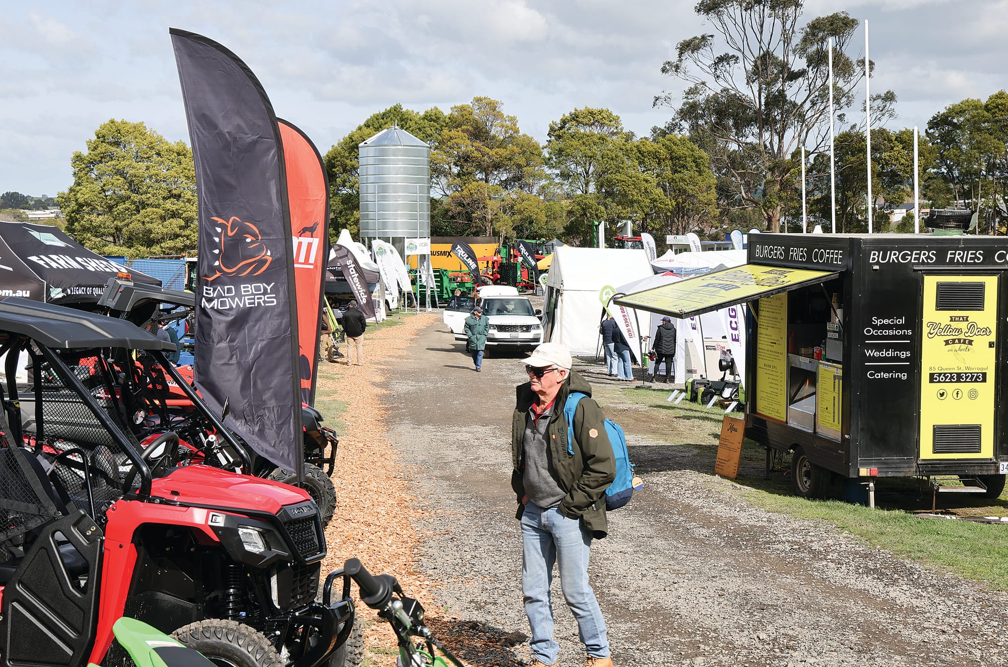 Expo visitors exploring the tents and displays at the Korumburra Showgrounds. W30_3625