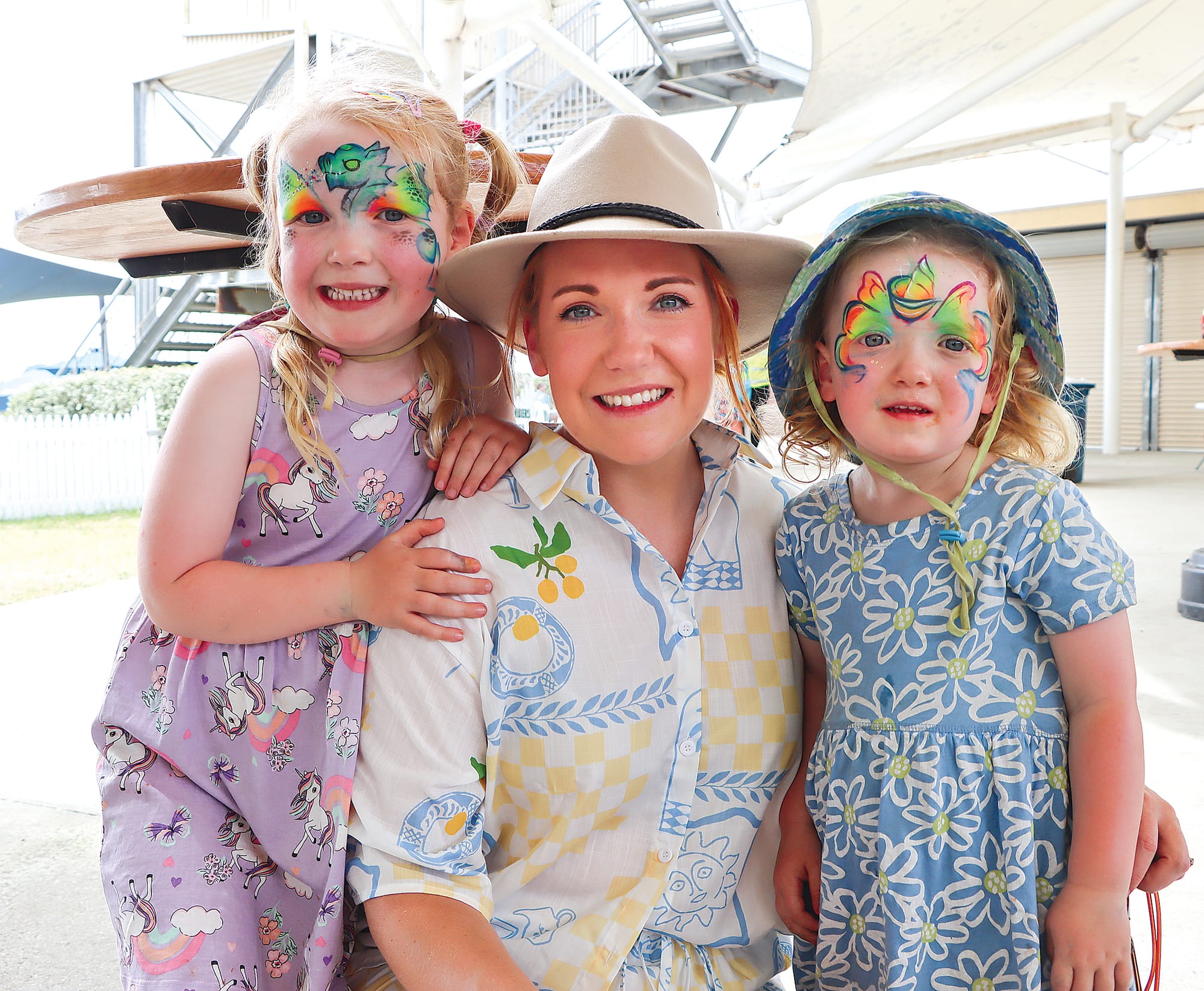 Poppy, Chloe and Winnie Mitchell enjoy a day’s racing while staying in Yanakie. A76_0125