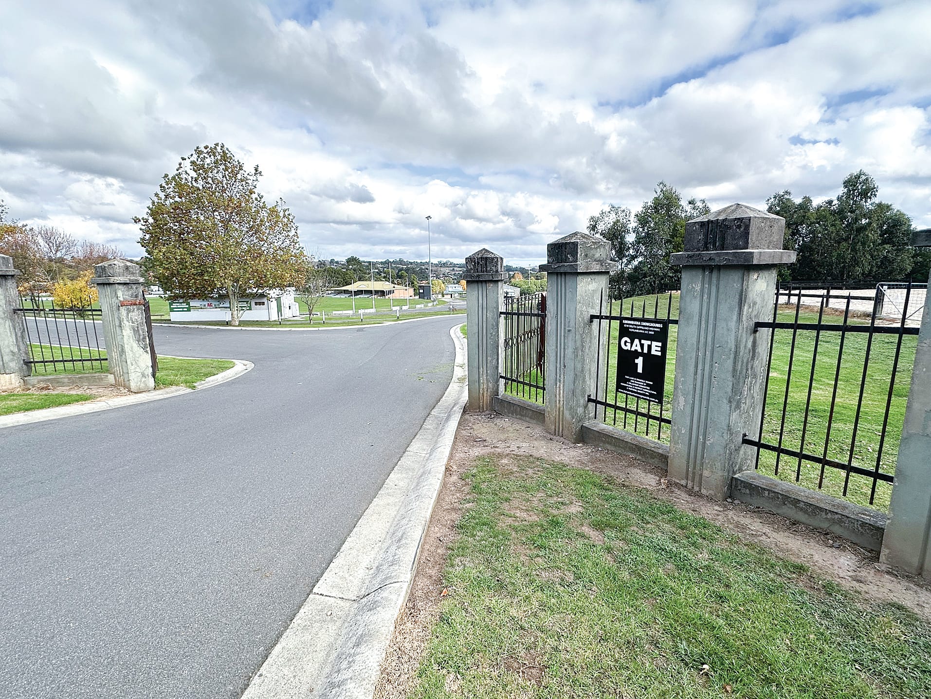 Stink over slack dogowners may lead to showgrounds shutout
