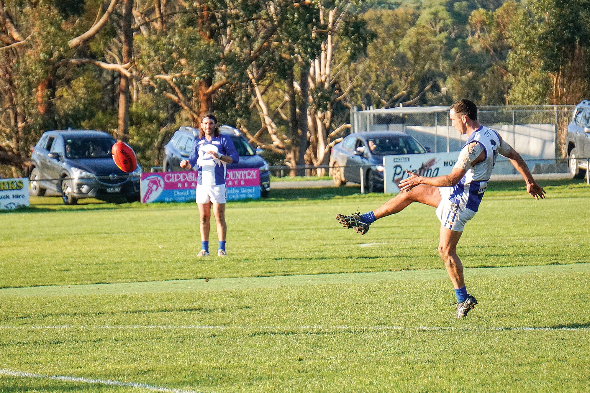 Tarwin’s Kane McCarthy sinks a goal. ns02_2824