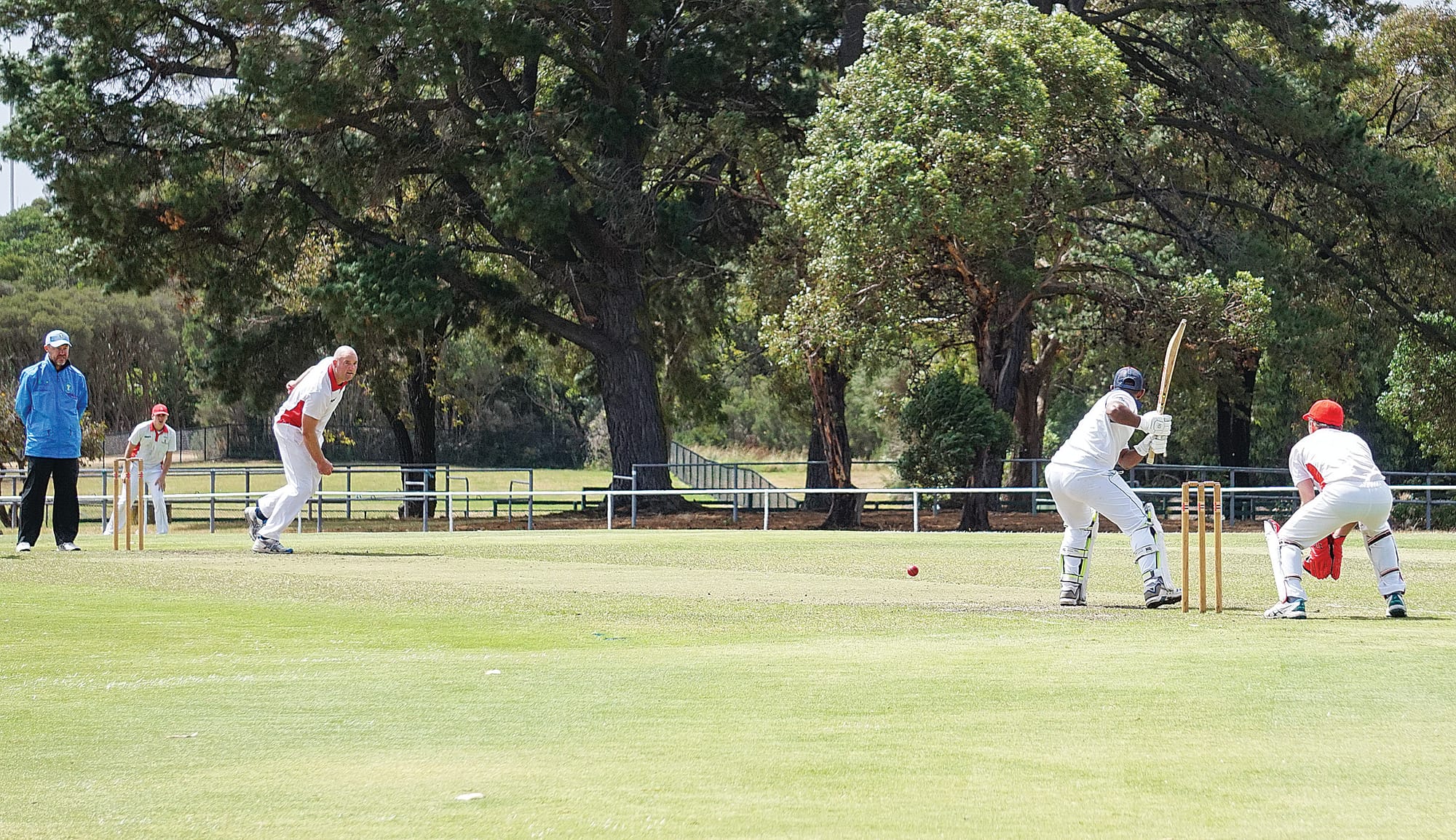Tharindu Nuwan prepares his shot.