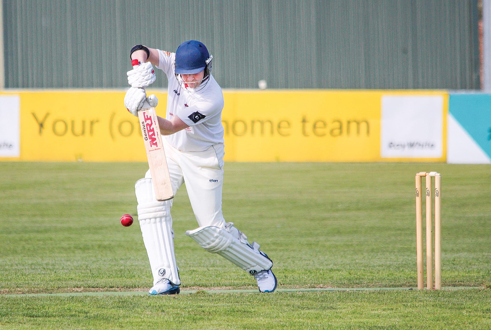 Stingrays allrounder Andrew Donohue defends solidly on Saturday.  B02_4522