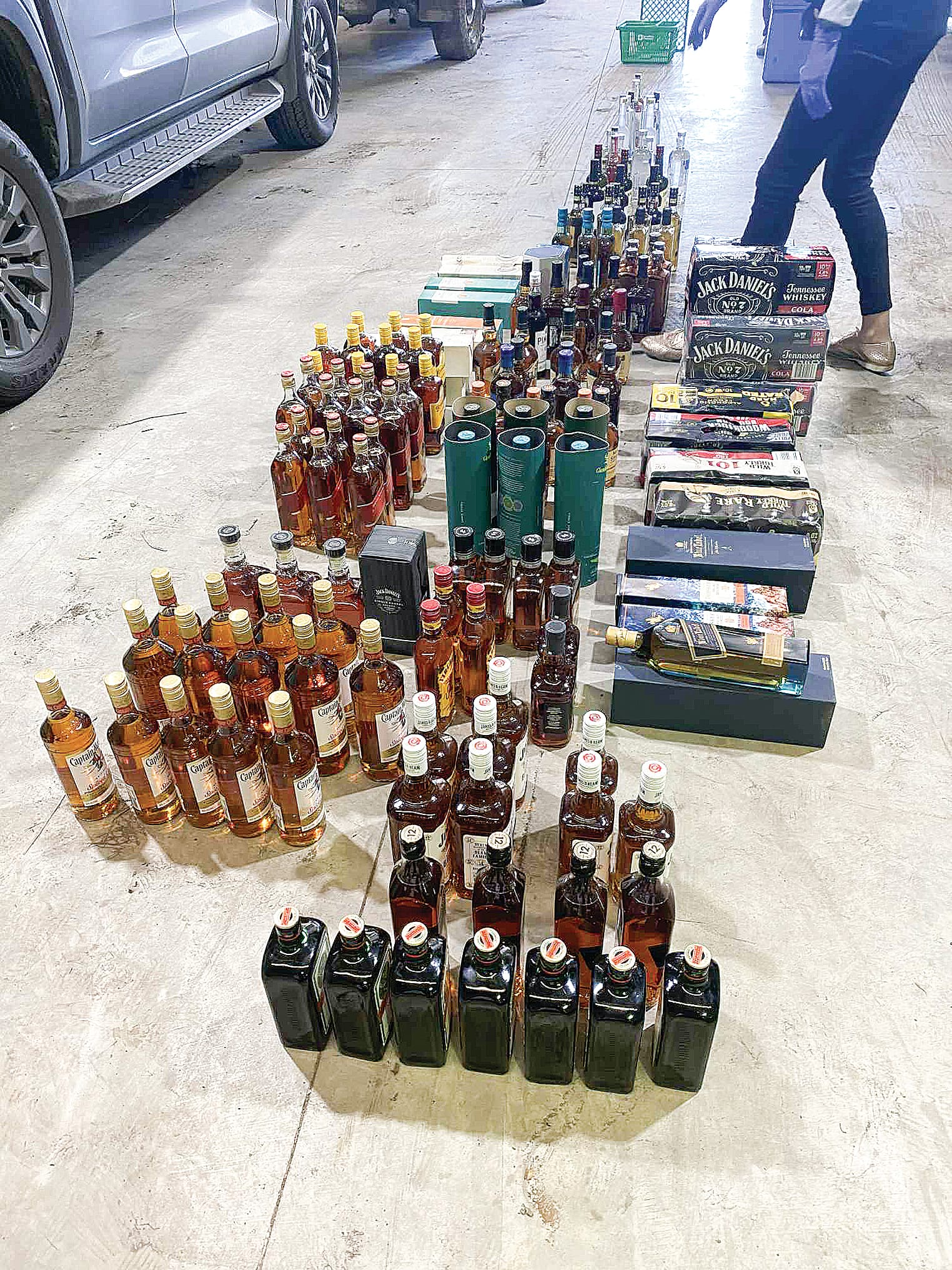 Duo arrested after almost $100K in cigarettes and alcohol allegedly stolen