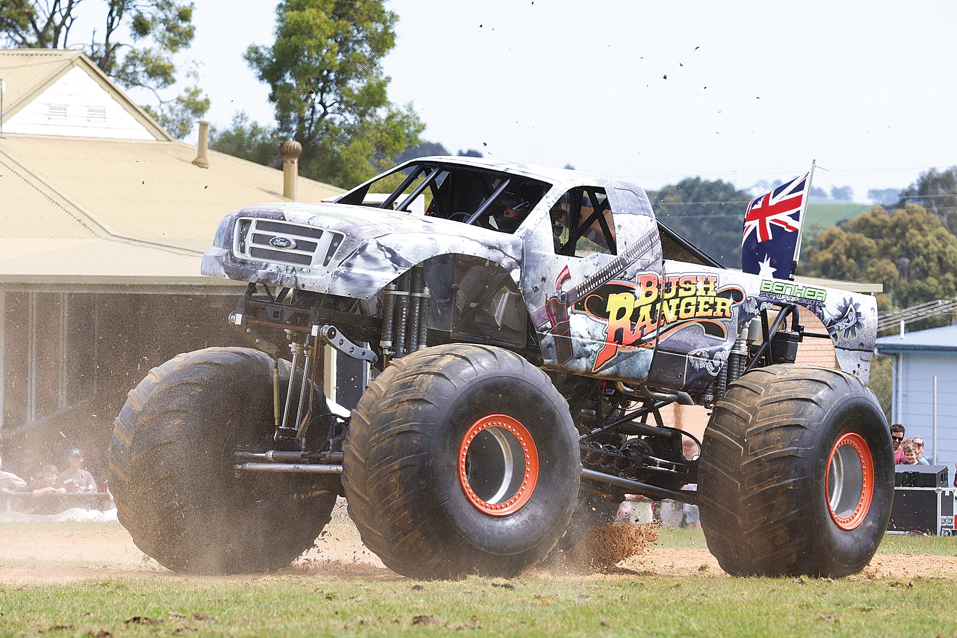 Ford monster truck Bush Ranger driven by Simon O’Neill from South Coast Monster Trucks was out to impress, ripping into the dirt and stepping over obstacles with practised ease.