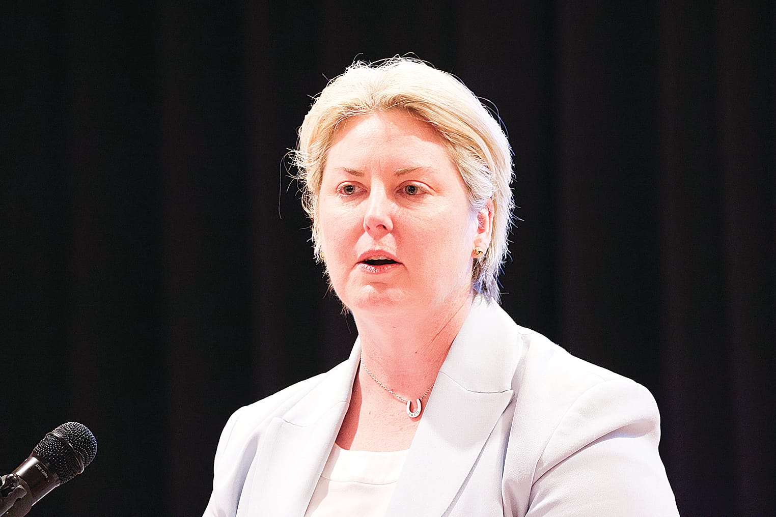 Federal Member for Monash Mary Aldred MP read a message from the Minister for Immigration and Citizenship, Tony Burke MP, at the Bass Coast Citizenship Ceremony. B74_4325
