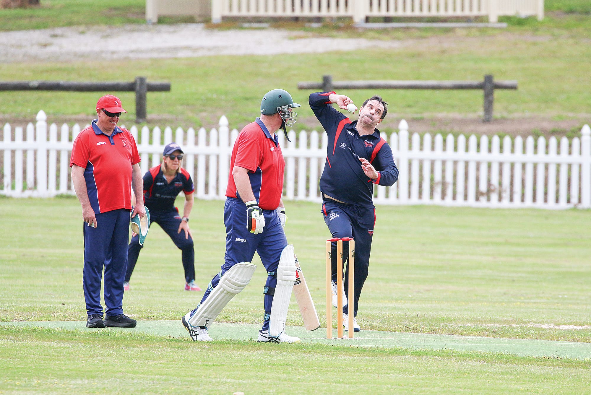 Inverloch’s Dean Cashin bowls to Glen Alvie’s Ian Thorn. Tk24_4725
