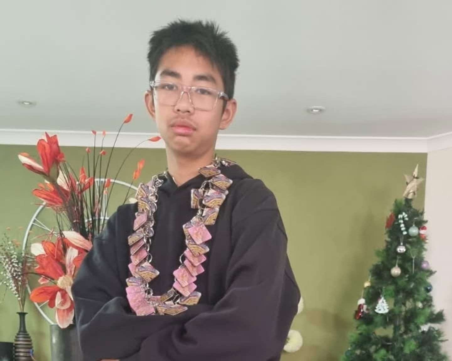 Desperate search for 12 year old swimmer at Venus Bay