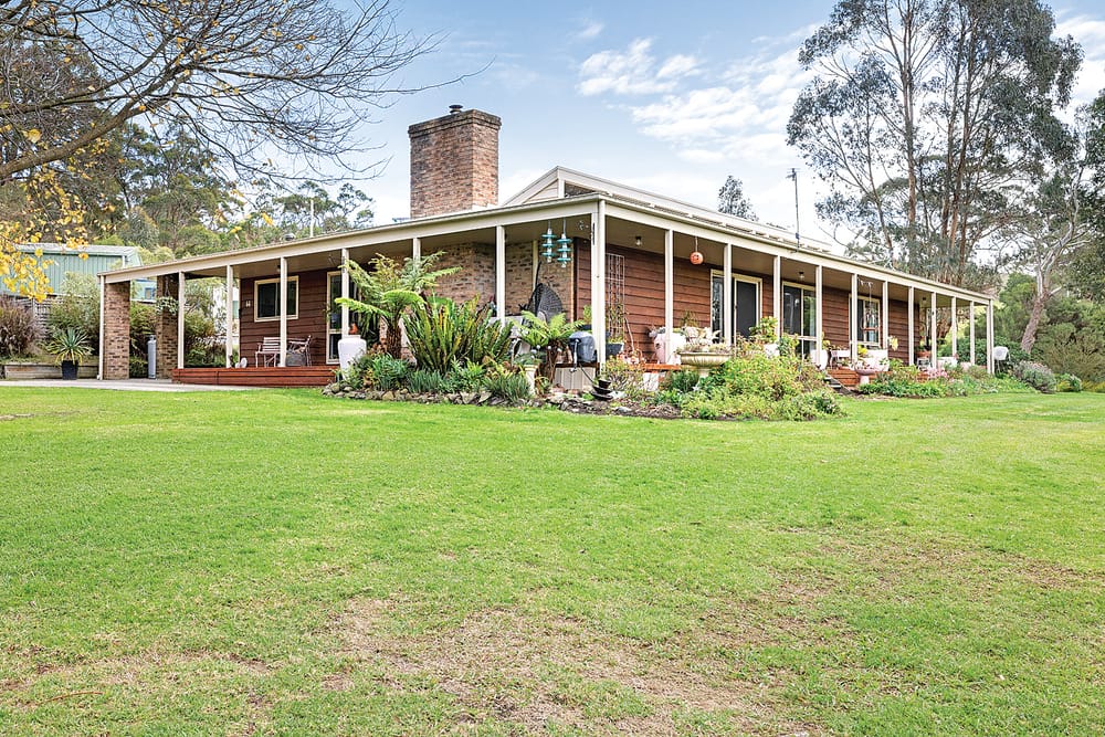 Surrounded by nature hidden on the edge of Foster post image