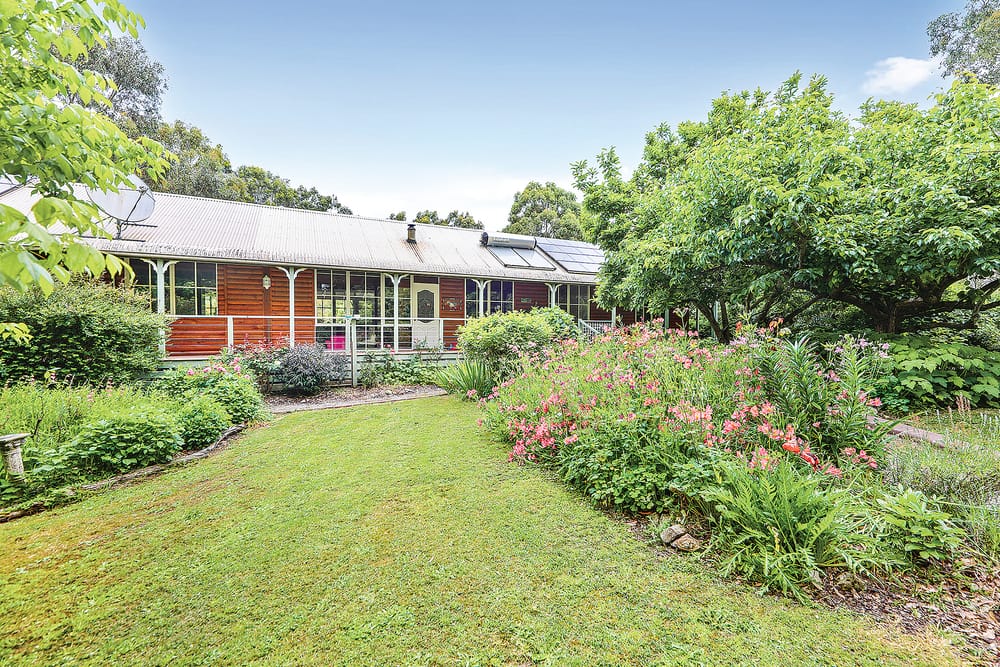 Lifestyle dream on 2.5 acres! post image