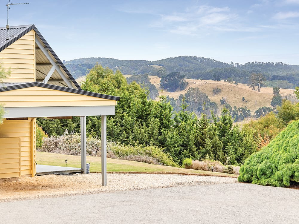 ‘Grand Ridge Stay’ – Ideal getaway on 18 acres post image