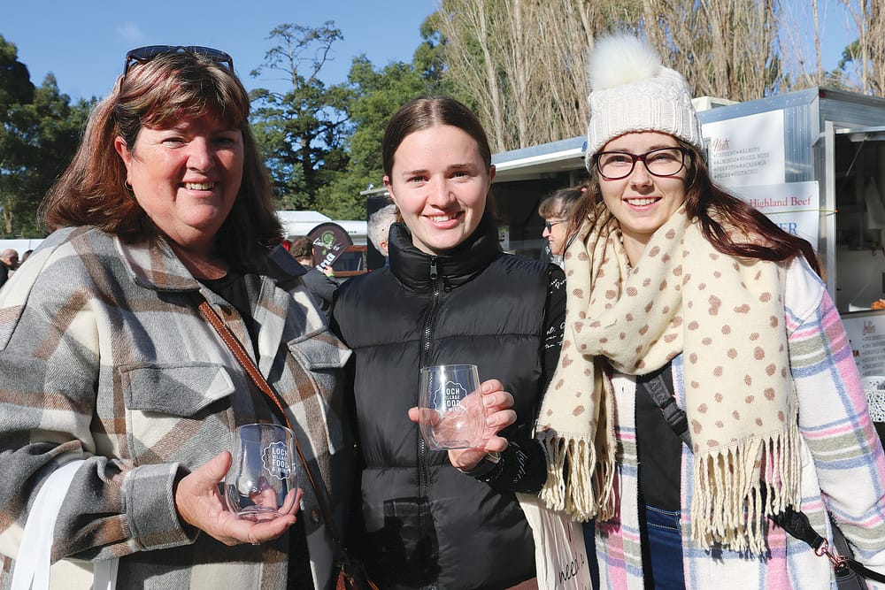 Crowd gathers for Loch Food and Wine Festival post image