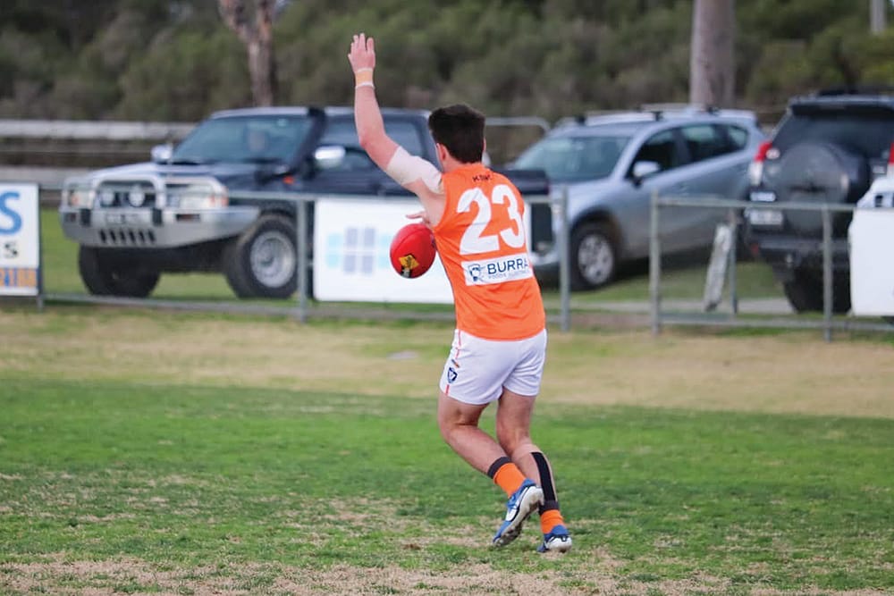 Giants hang on to one point win post image