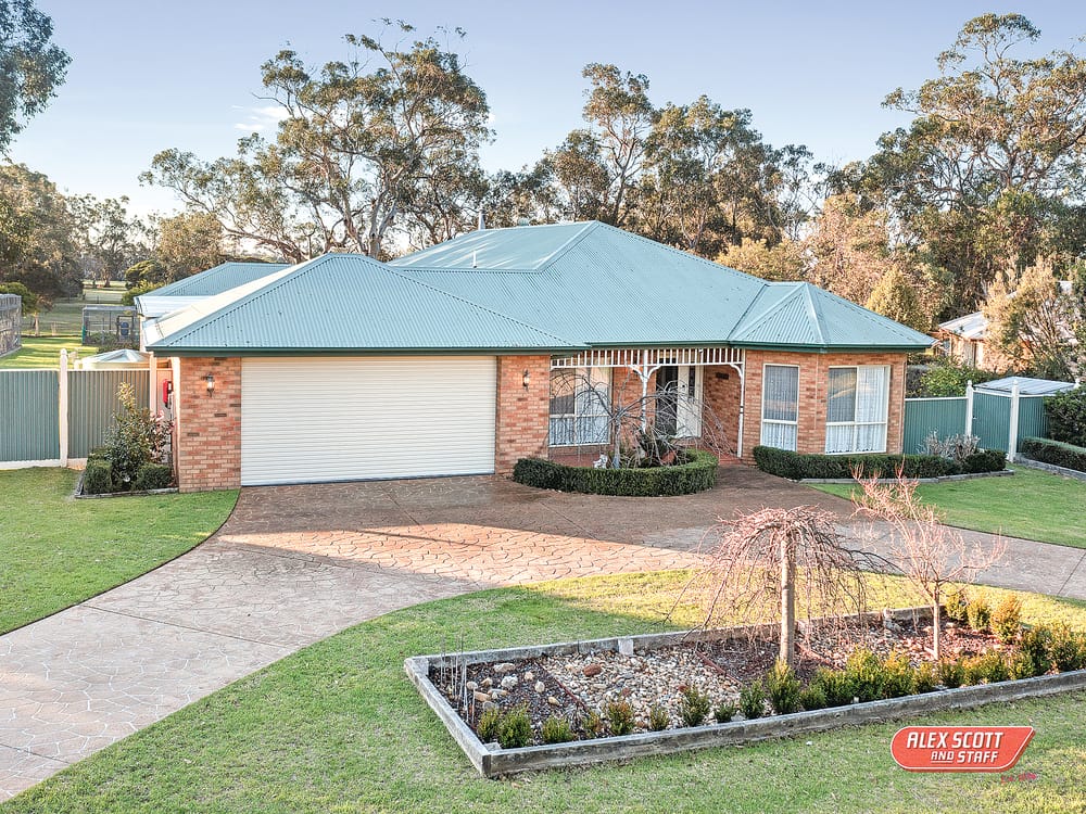 A private sanctuary overlooking Bluegum Reserve post image