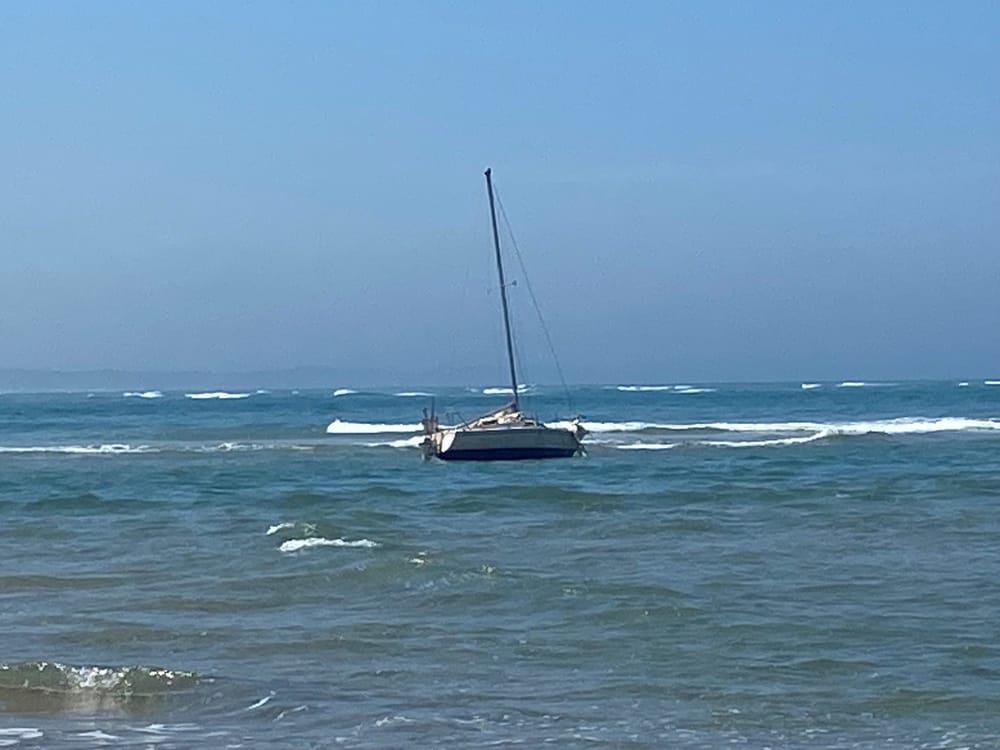 Boat drama unfolds off the shores of Inverloch post image