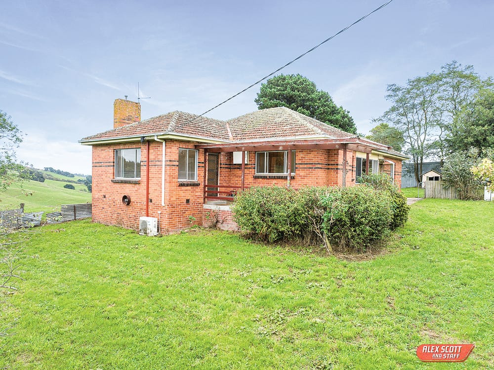 Rural lifestyle retreat with stunning views post image